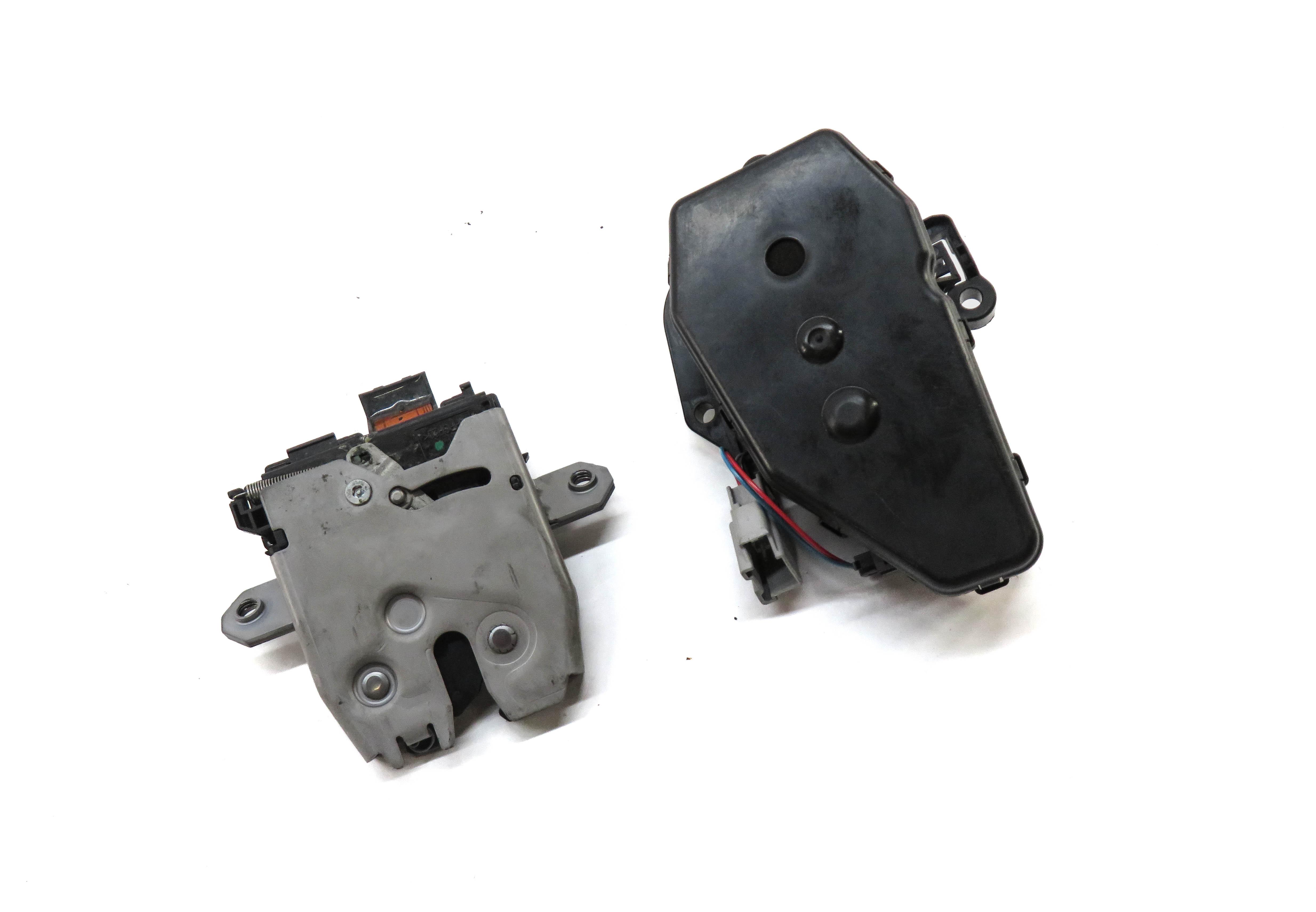 2012 RANGE ROVER SPORT (L320) REAR TRUNK LOWER LOCK LATCH w/ ACTUATOR MOTOR — exact item pictured