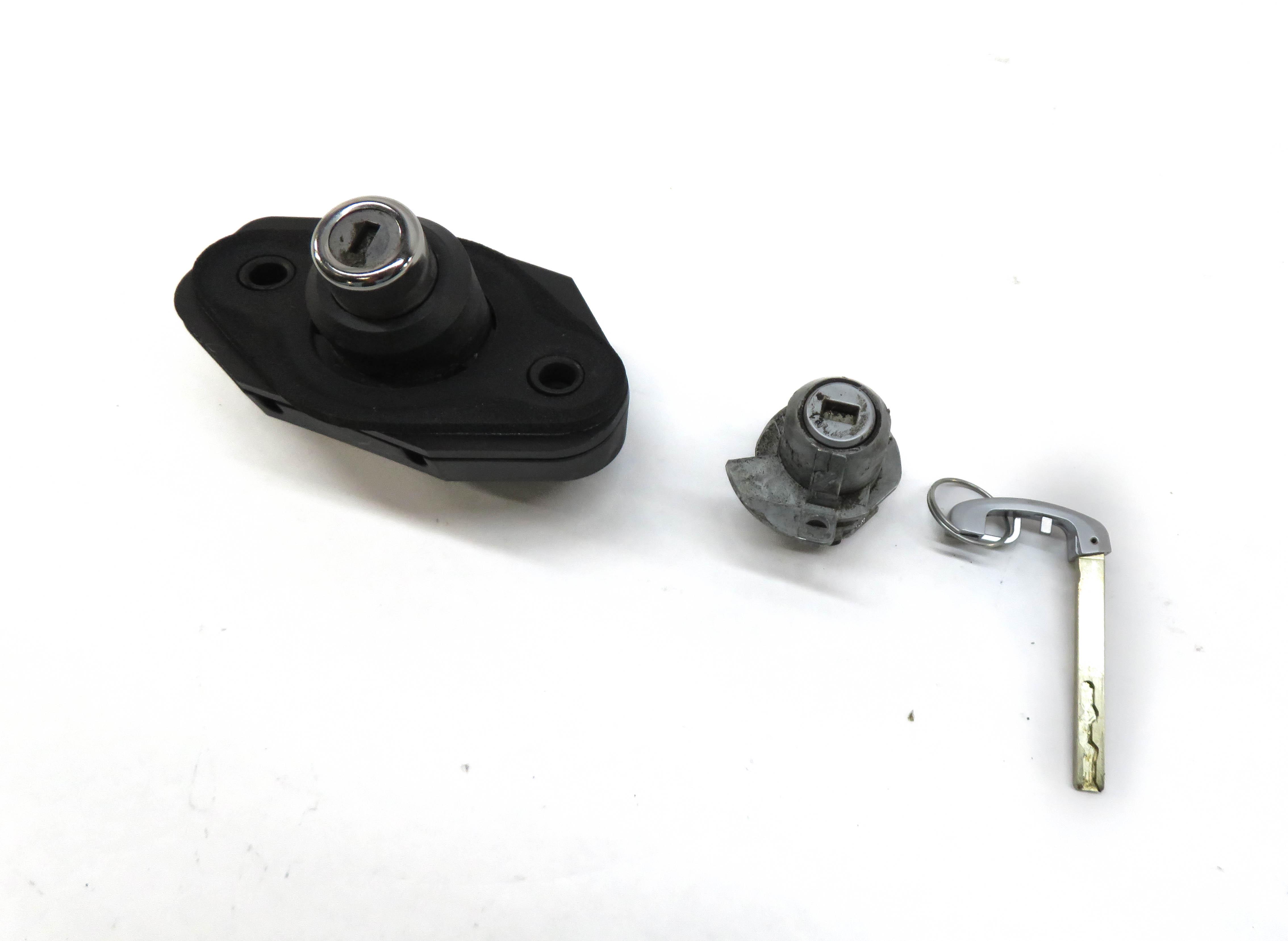 2012 BMW 740Li (F01) FRONT LEFT DRIVER DOOR & TRUNK LOCK CYLINDER WITH KEY — exact item pictured