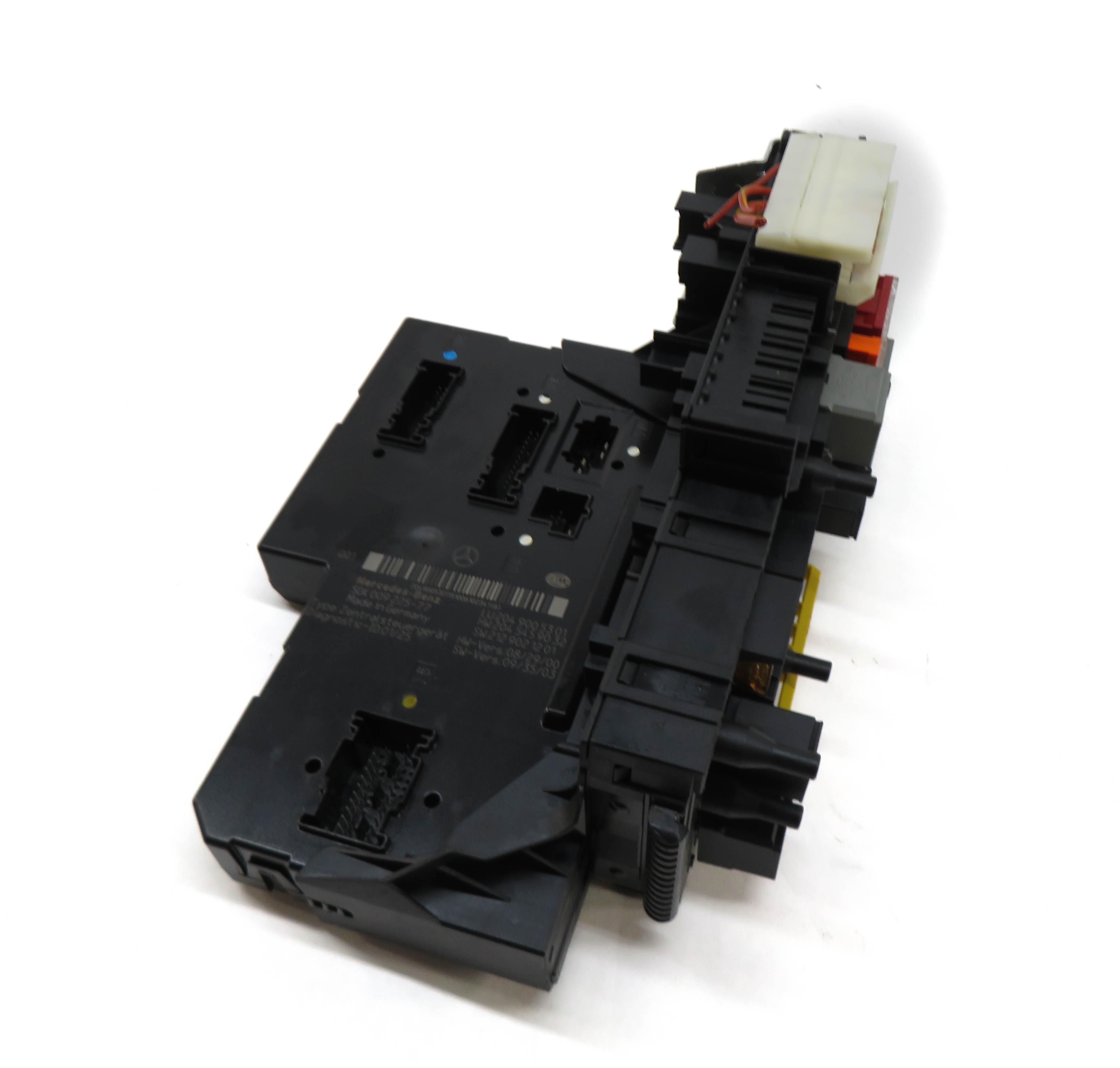 10-11 MERCEDES GLK350 (X204) REAR SIGNAL ACQUISITION CONTROL MODULE SAM FUSE BOX — exact item pictured