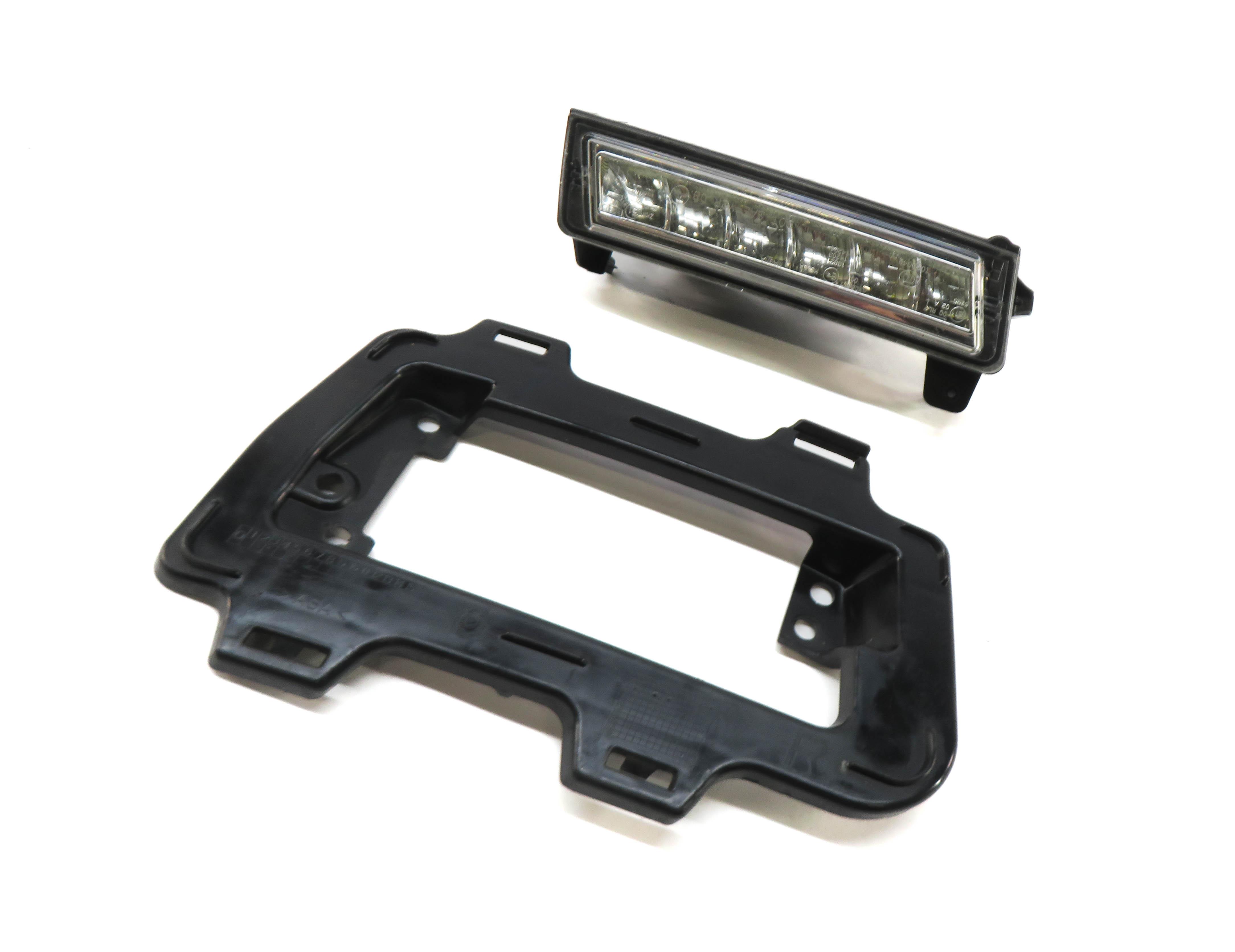 10-12 MERCEDES GL550 GLK350 (X164 X204) RIGHT FRONT PASSENGER LED FOGLIGHT LAMP — exact item pictured