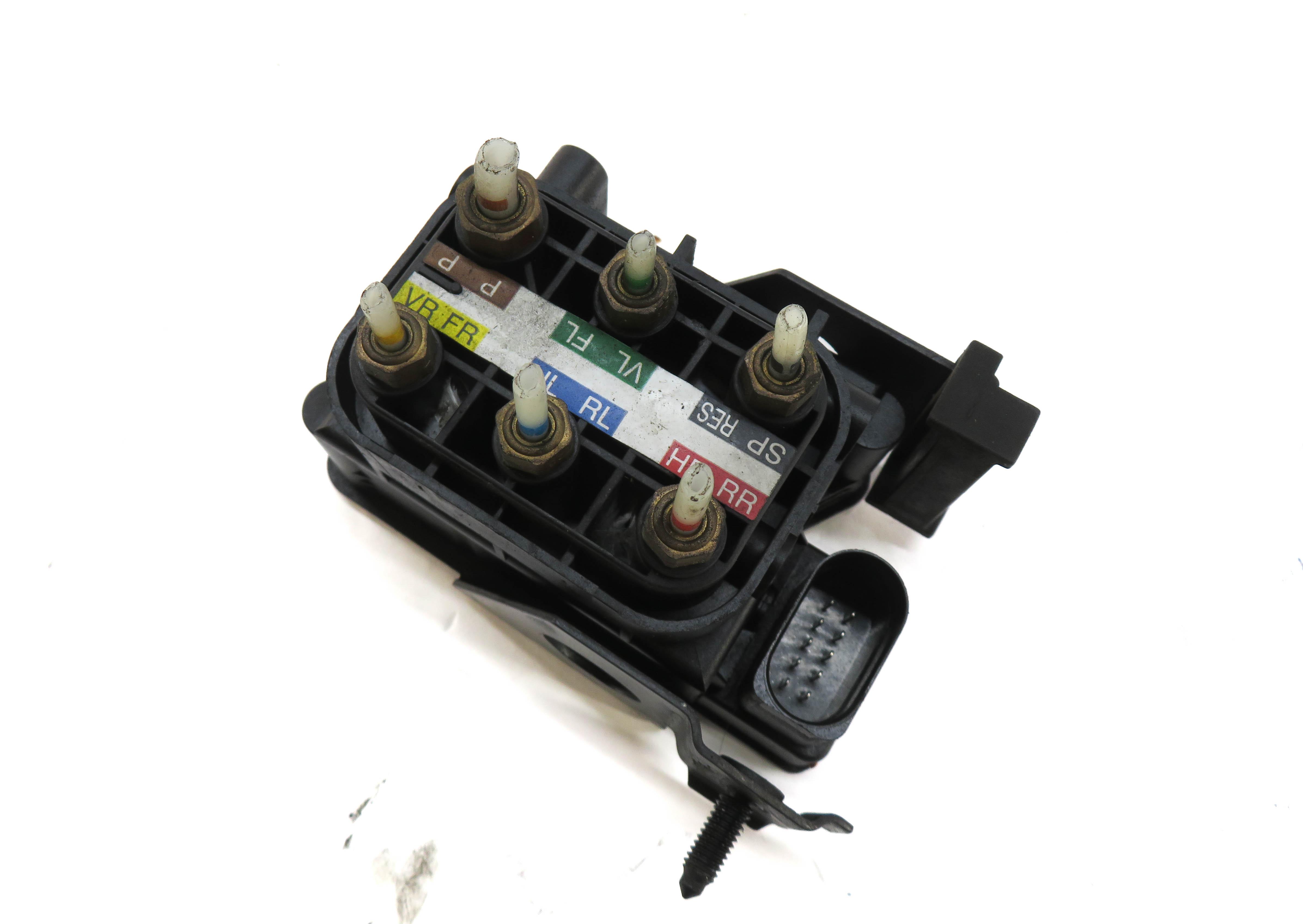 2010 MERCEDES S400 (W221) AIR SUSPENSION VALVE BLOCK — exact item pictured
