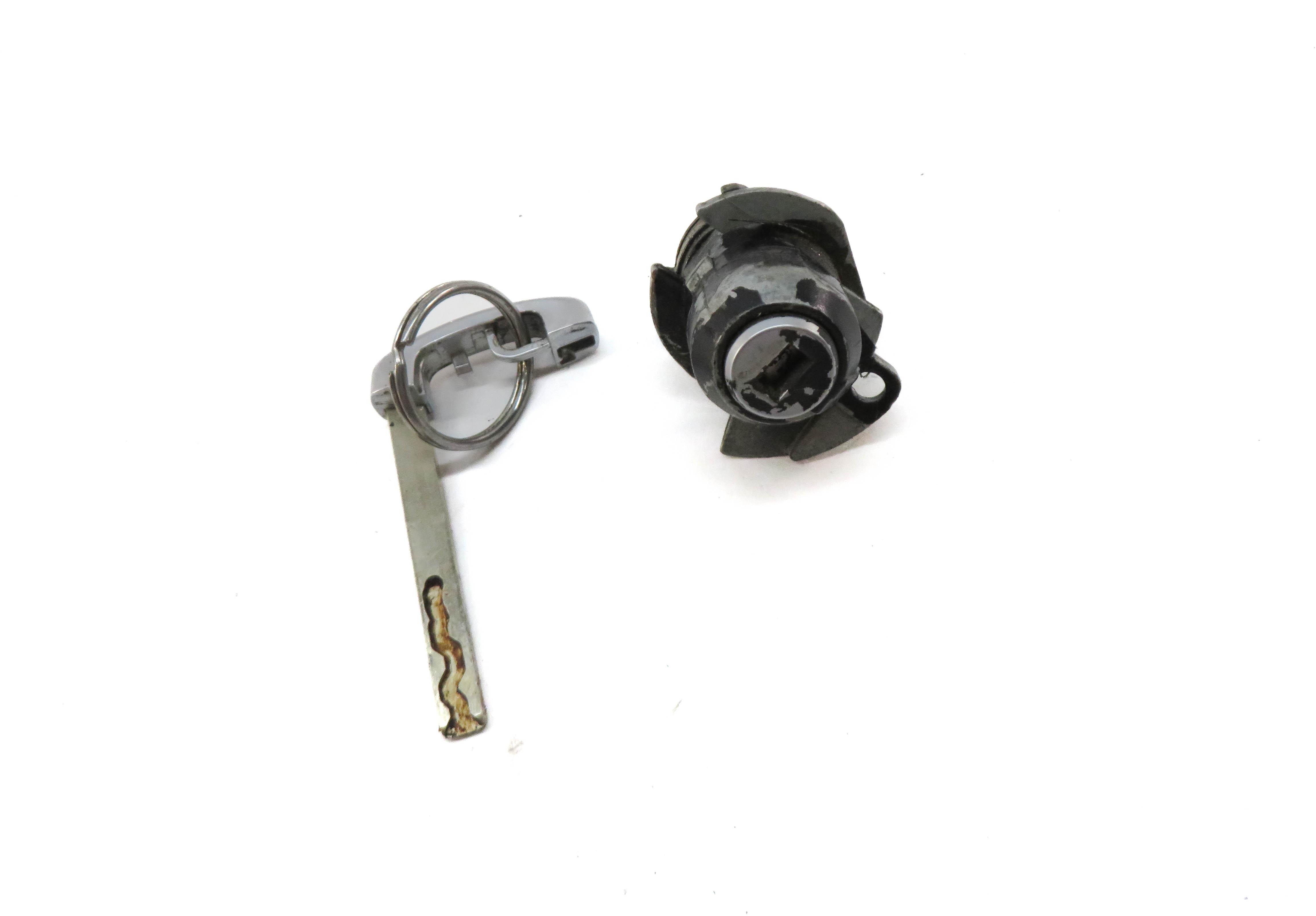 2014 BMW M6 ///M (F06) LEFT FRONT DRIVER DOOR LOCK CYLINDER w/ KEY — exact item pictured