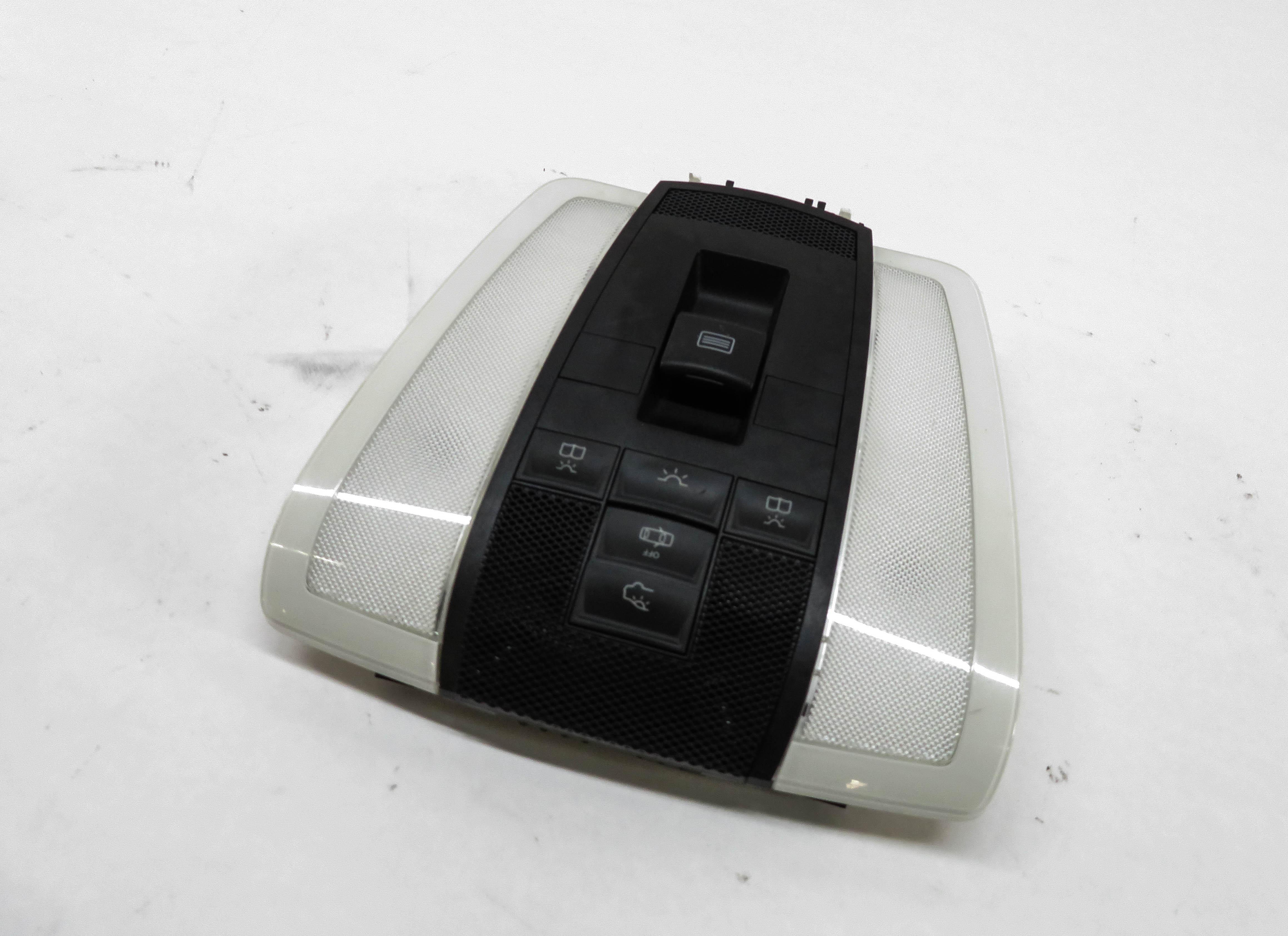 2011 MERCEDES C300 (W204) FRONT DOMELIGHT MAP READING DOME LIGHT LAMP (BLACK) — exact item pictured
