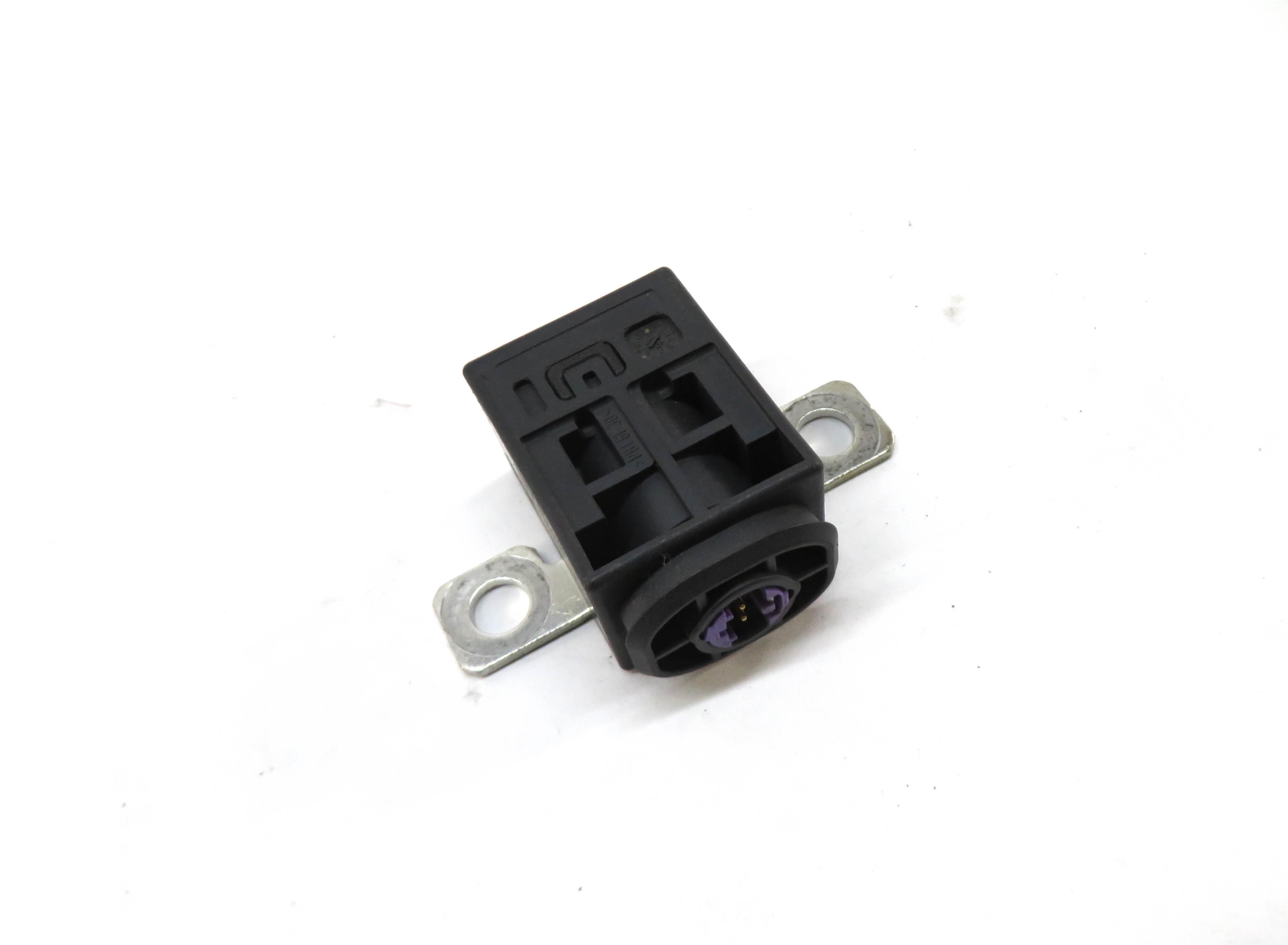 2015 AUDI Q7 (4L) BATTERY OVERLOAD PROTECTION SWITCH — exact item pictured