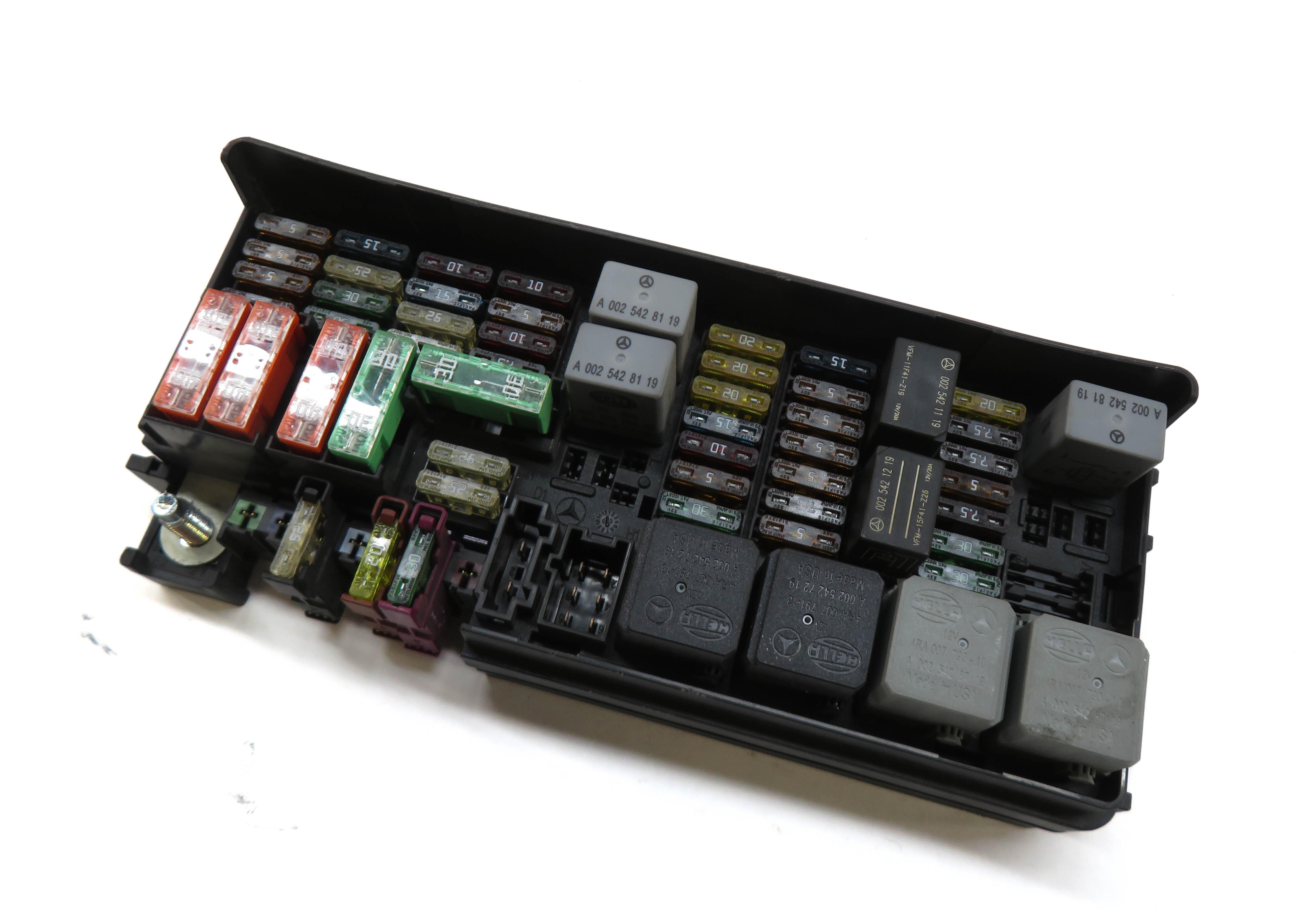 2010 MERCEDES ML350 (W164) REAR POWER JUNCTION RELAY FUSE BOX — exact item pictured