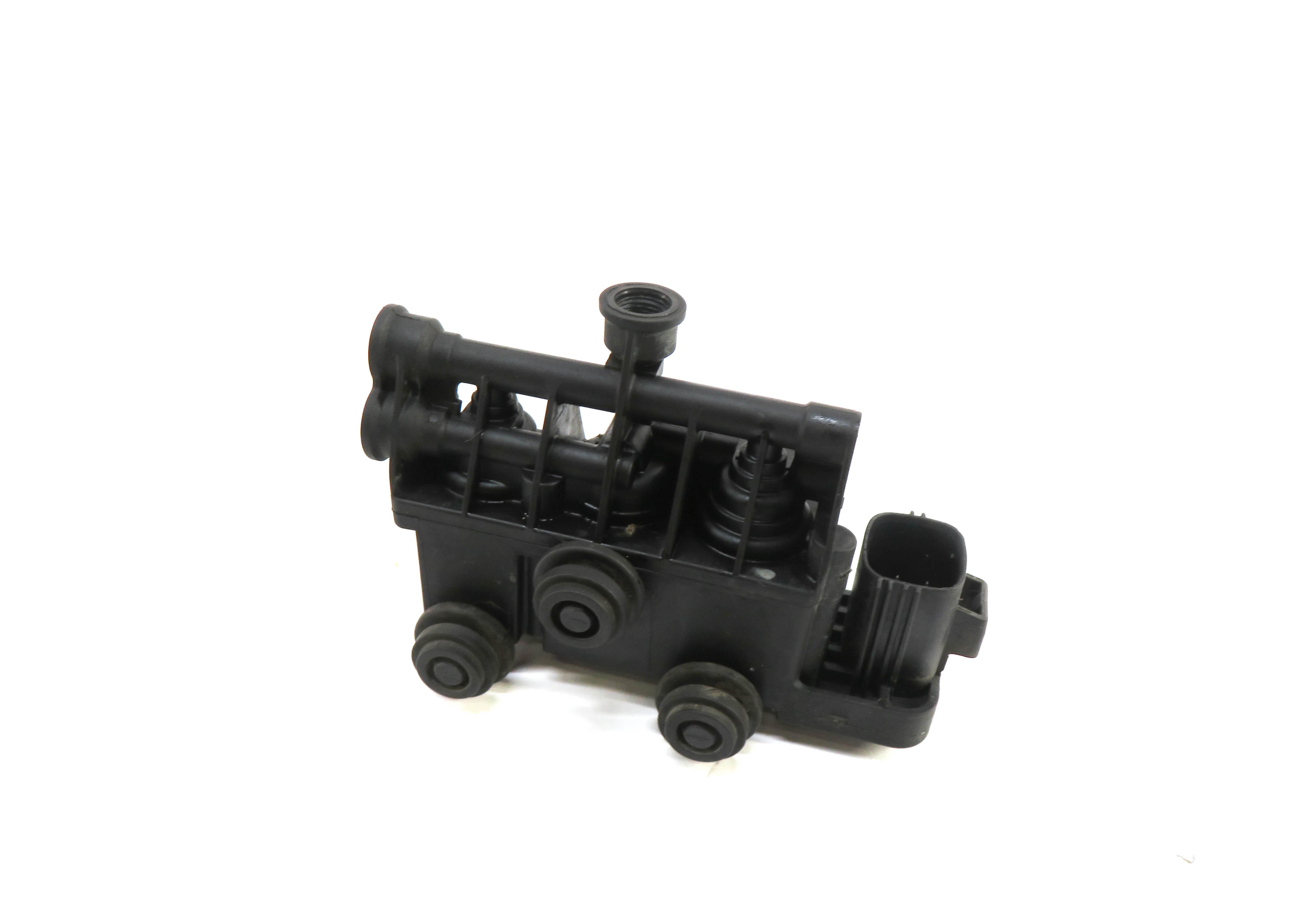 2006 RANGE ROVER (L322) AIR SUSPENSION AIR TRANSFER VALVE BLOCK — exact item pictured