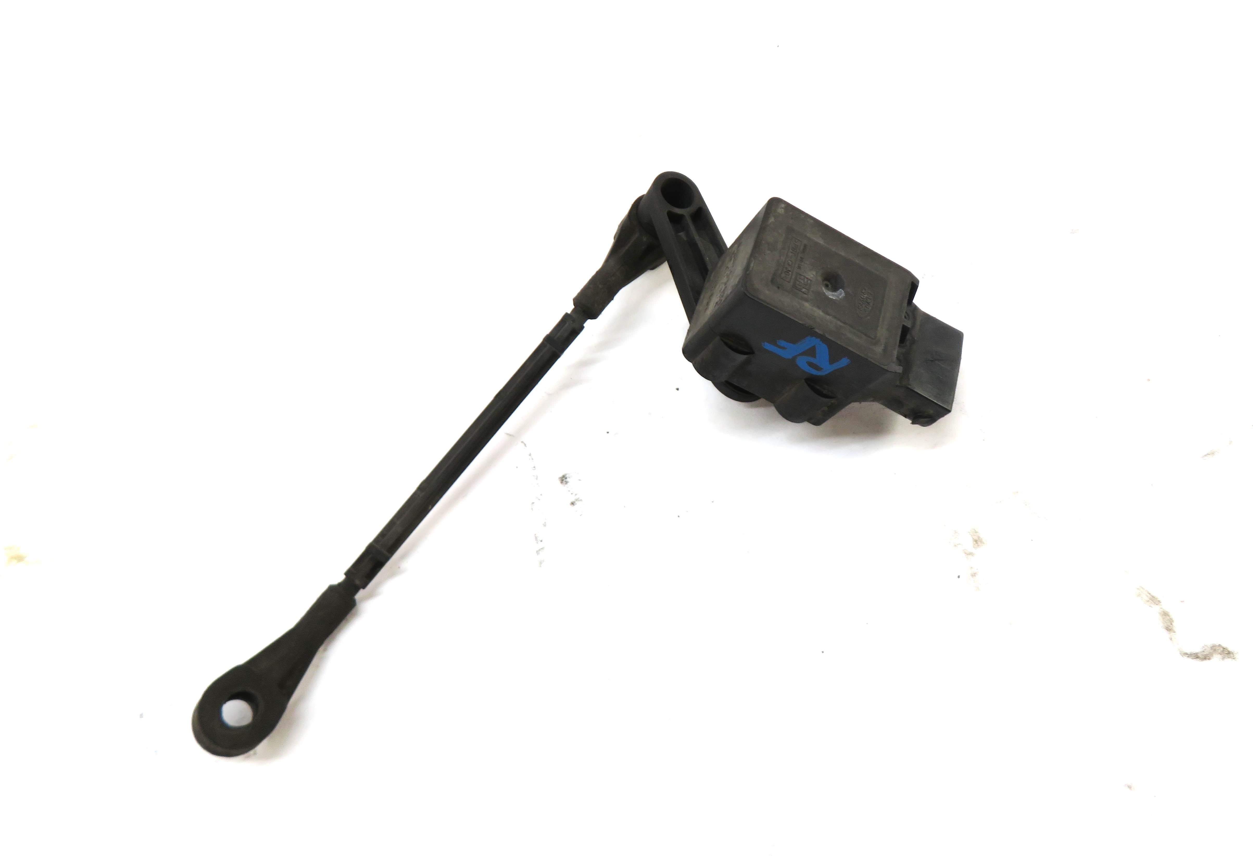 2006 RANGE ROVER (L322) RIGHT FRONT PASSENGER SUSPENSION HIGHT LEVEL SENSOR — exact item pictured