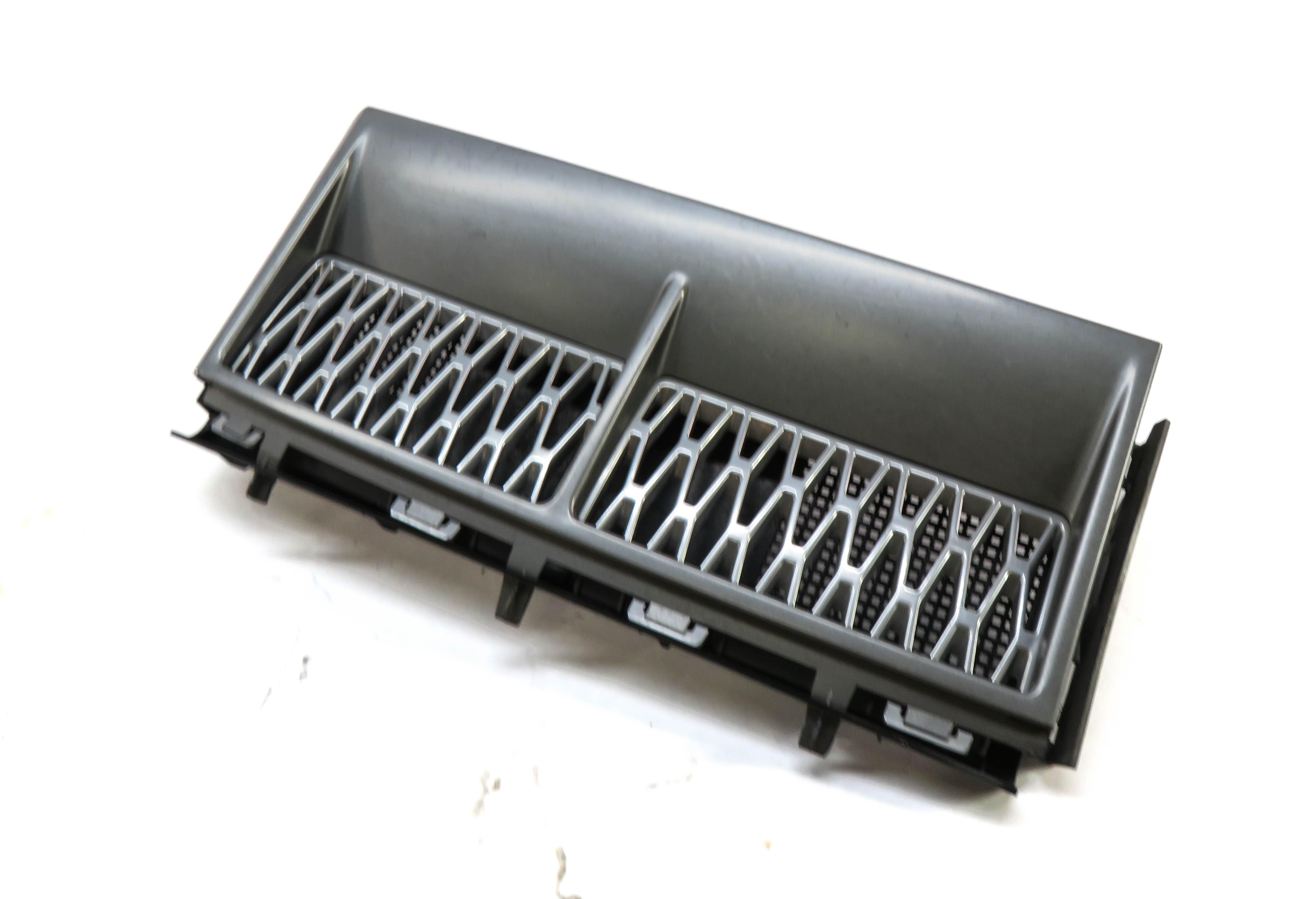 2006 RANGE ROVER (L322) LEFT FRONT DRIVER FENDER AIR VENT GRILLE TRIM — exact item pictured