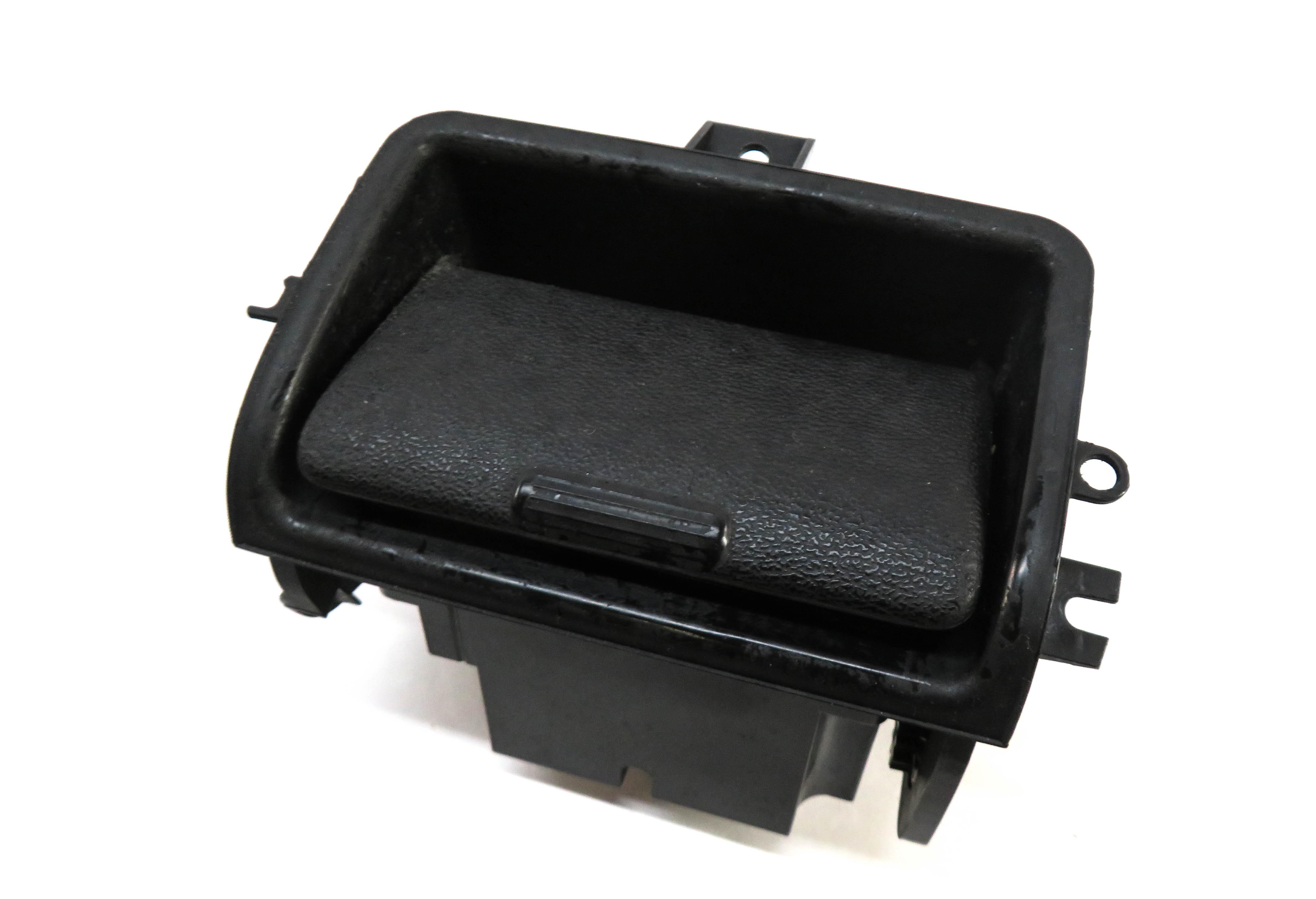 2006 RANGE ROVER (L322) REAR VIDEO ENTERTAINMENT AUDIO VIDEO INPUT JACK PANEL — exact item pictured