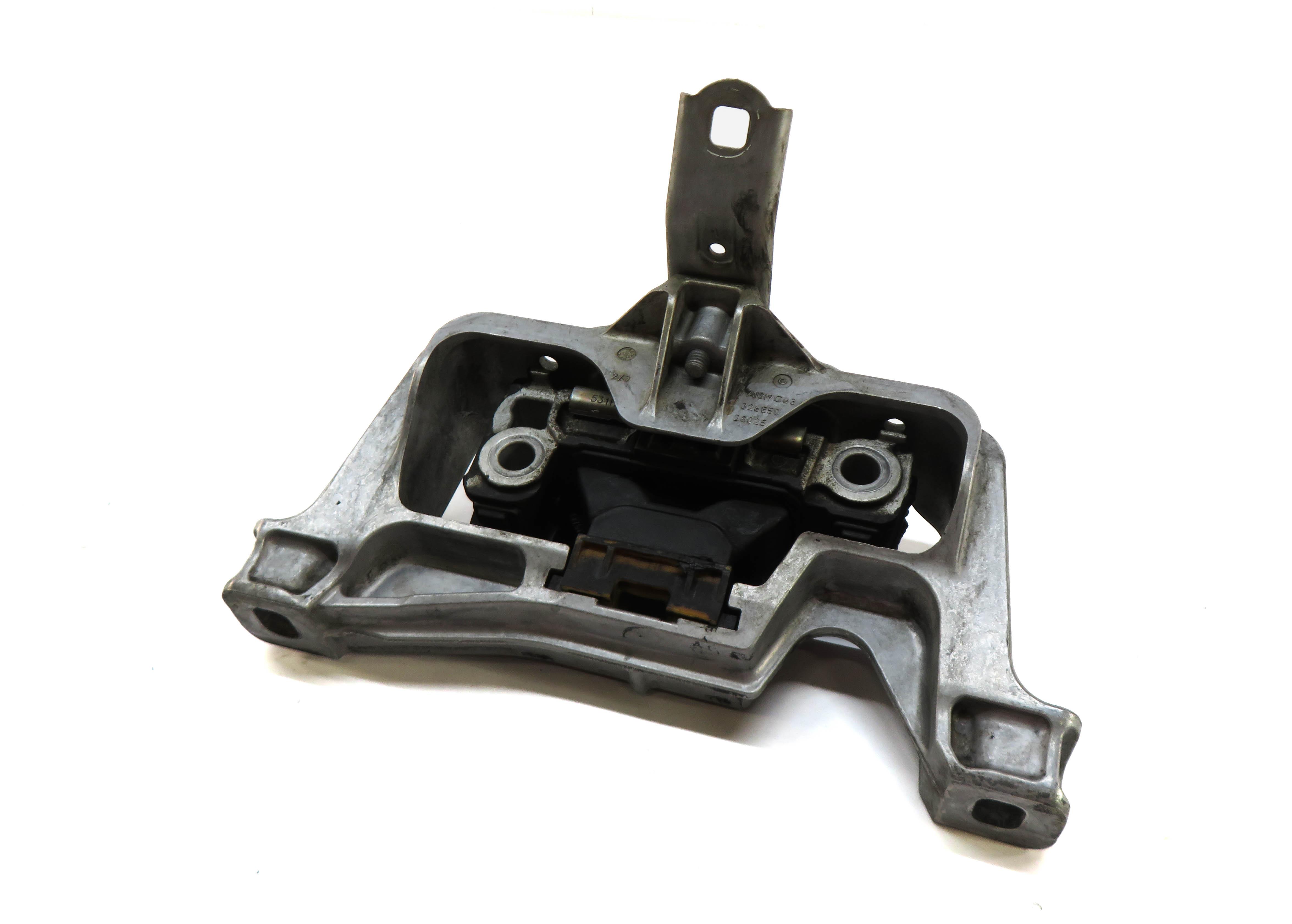 2016 MERCEDES CLA250 (C117) 2.0L M270 TURBO ENGINE RIGHT MOTOR MOUNT BRACKET — exact item pictured