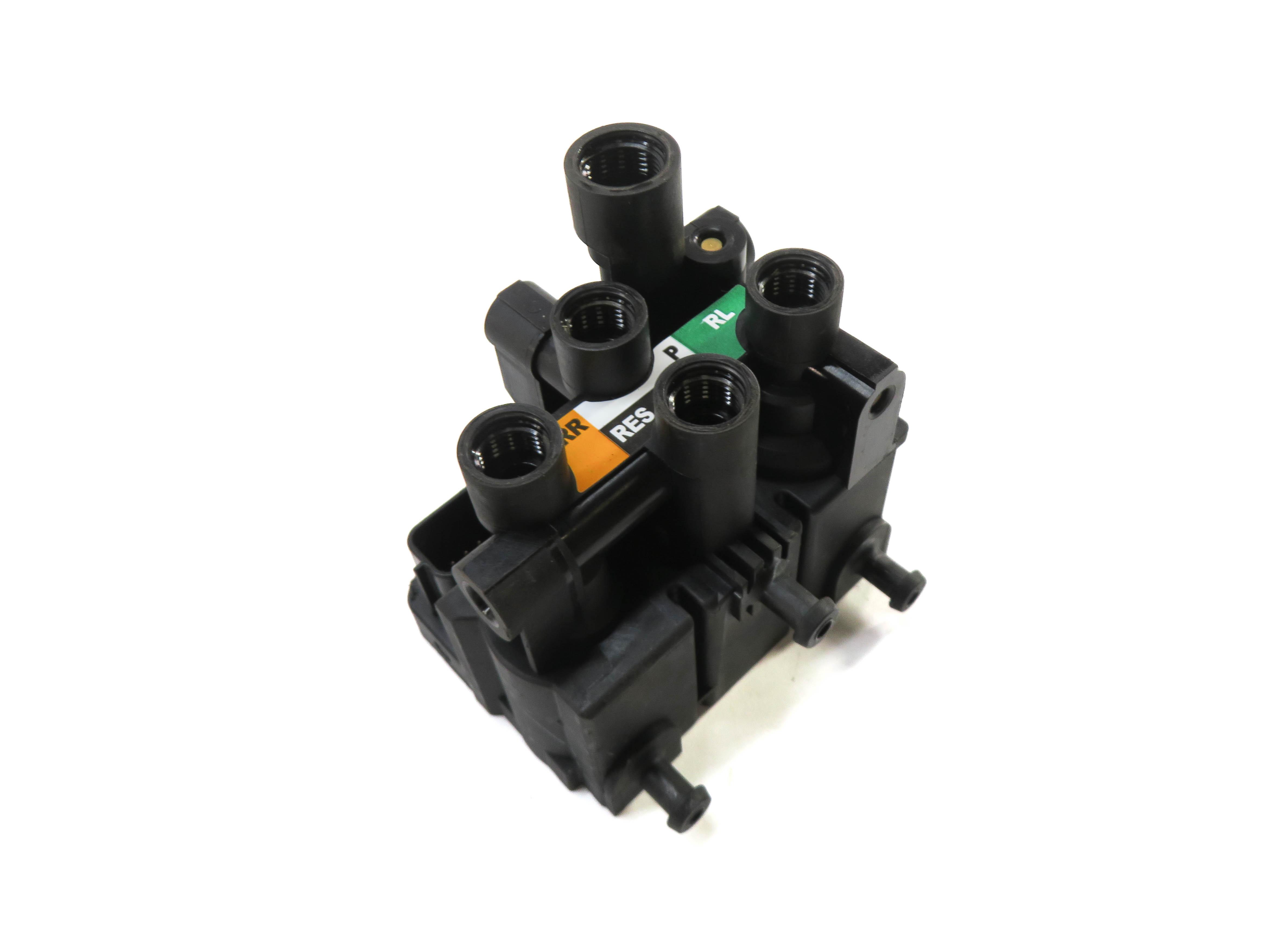 2016 RANGE ROVER SPORT (L494) REAR AIR SUSPENSION VALVE BLOCK — exact item pictured