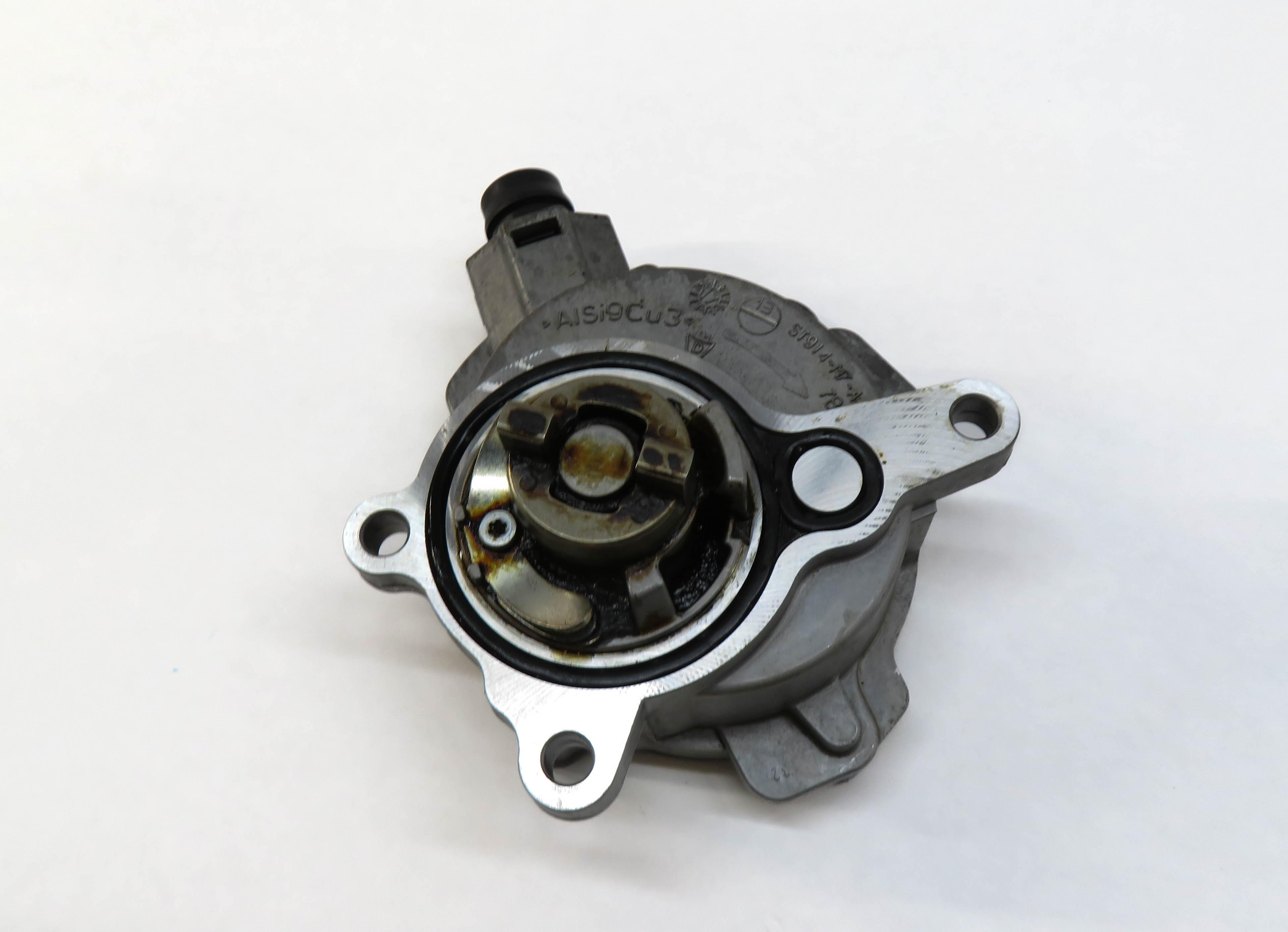 12-17 JAGUAR XE XF / RANGE ROVER EVOQUE DISCOVERY LR2 - 2.0L BRAKE VACUUM PUMP — exact item pictured