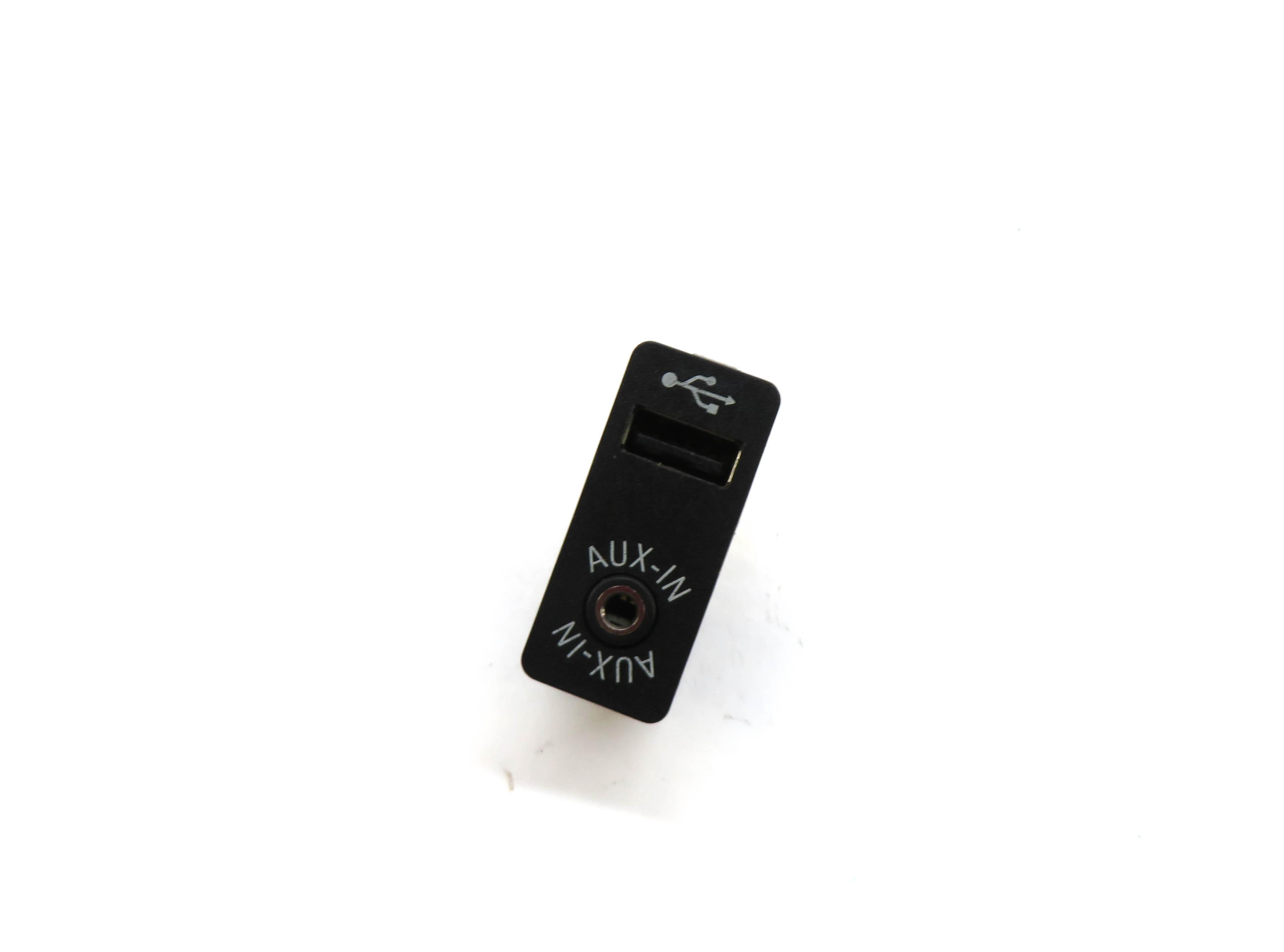 2011 BMW X3 (F25) RADIO STEREO USB AUDIO IN INPUT JACK — exact item pictured