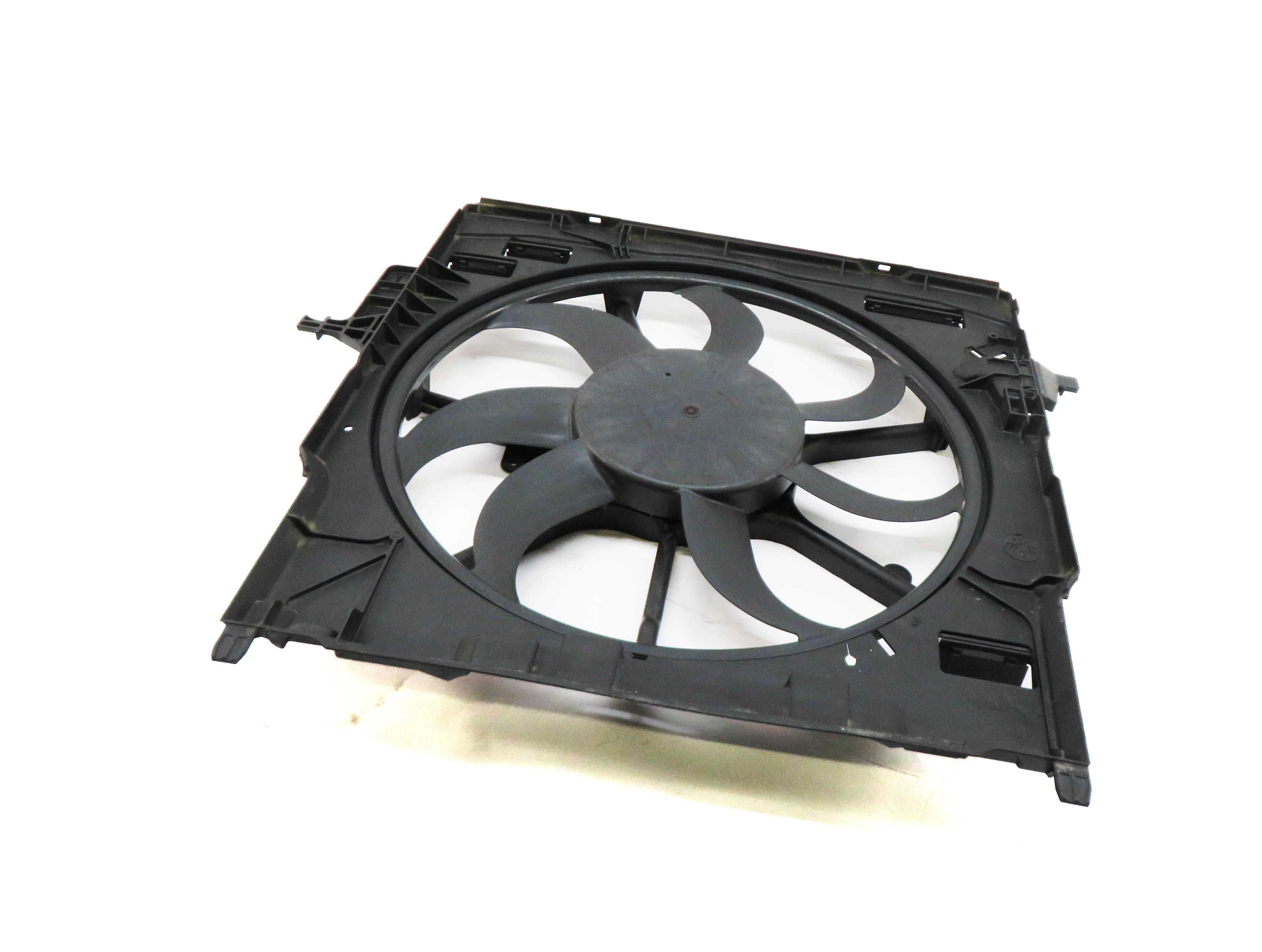 2008-2009 BMW X6 (E71) 3.0L - RADIATOR COOLING FAN ASSEMBLY w/ SHROUD — exact item pictured