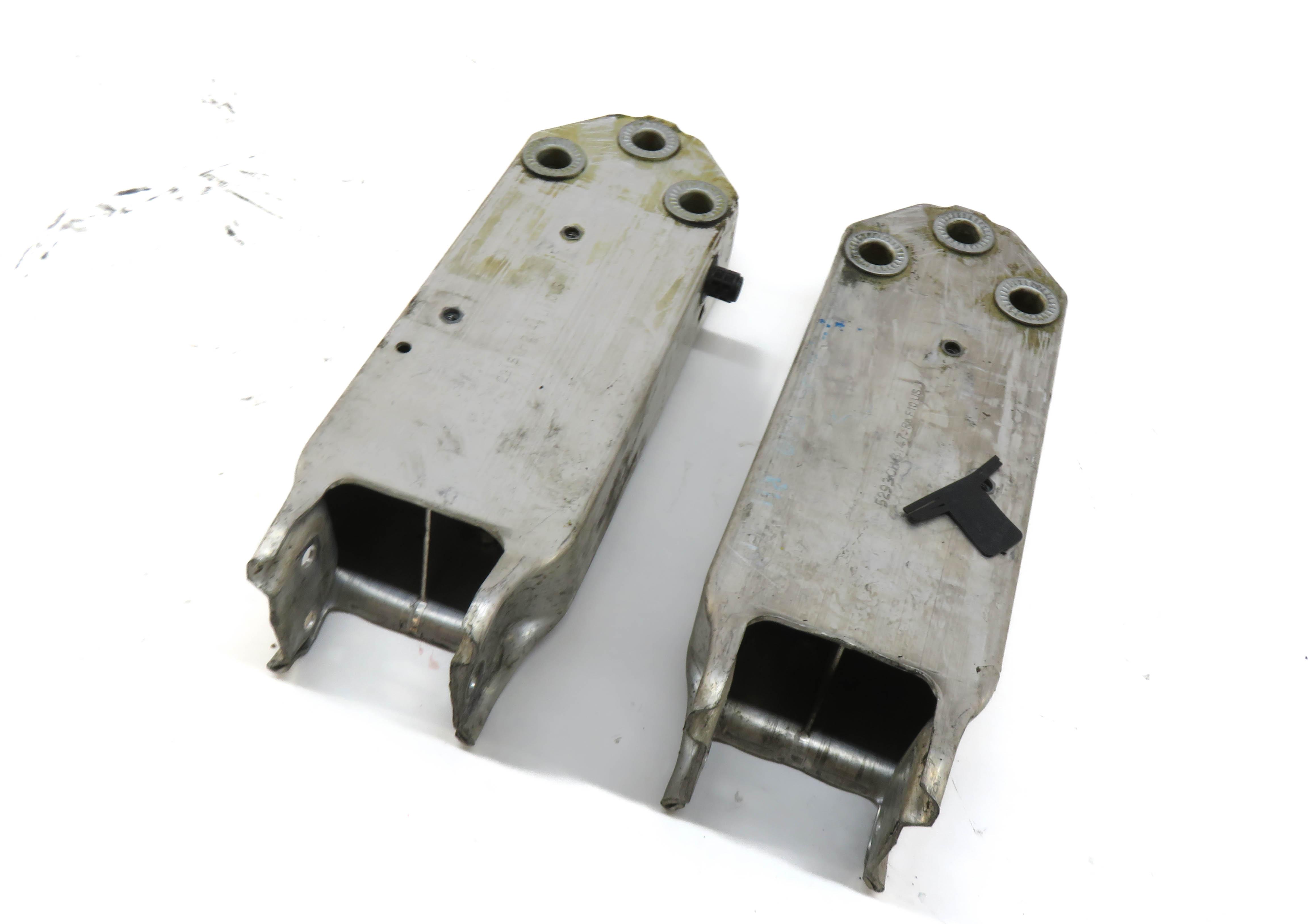 2011-2016 BMW 528i 535i 550i M5 (F10) FRONT BUMPER REINFORCEMENT BAR BRACKET SET — exact item pictured
