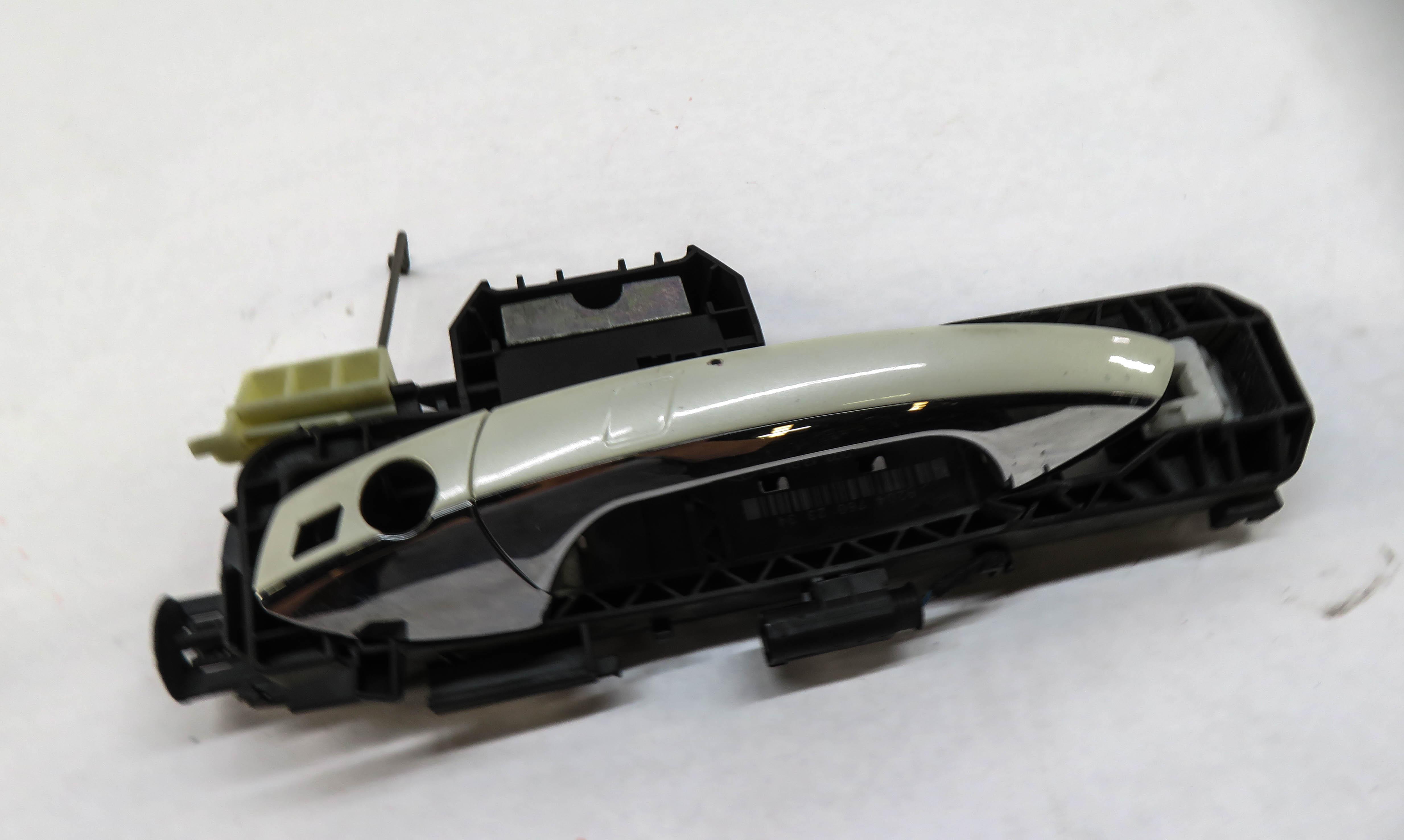 10-18 MERCEDES E GL ML CLS (W207 W212 W218 W166 X166) DRIVER DOOR HANDLE (WHITE) — exact item pictured