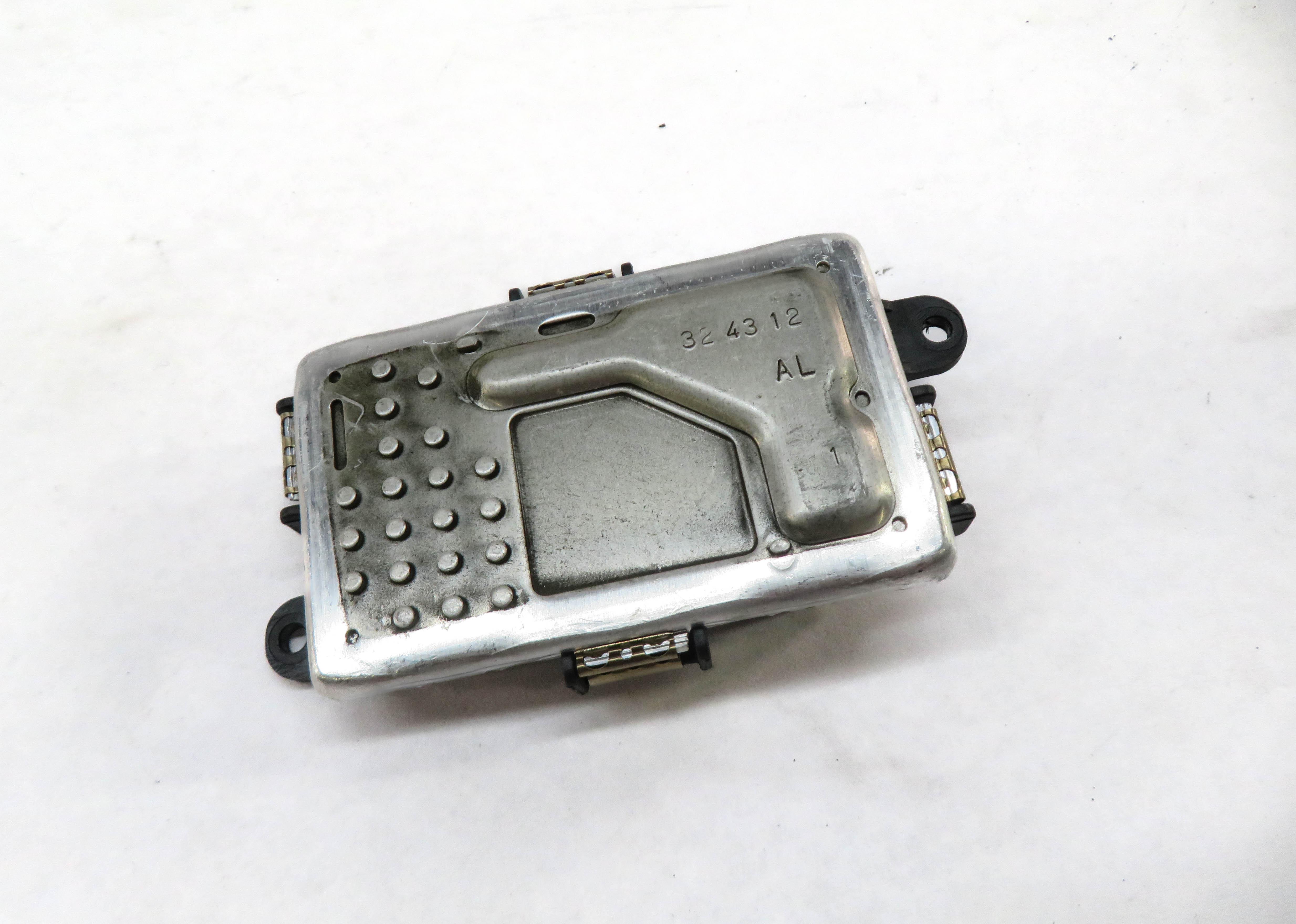2013 MERCEDES CLS63 AMG (W218) FRONT HEATER A/C BLOWER FAN MOTOR SPEED RESISTOR — exact item pictured