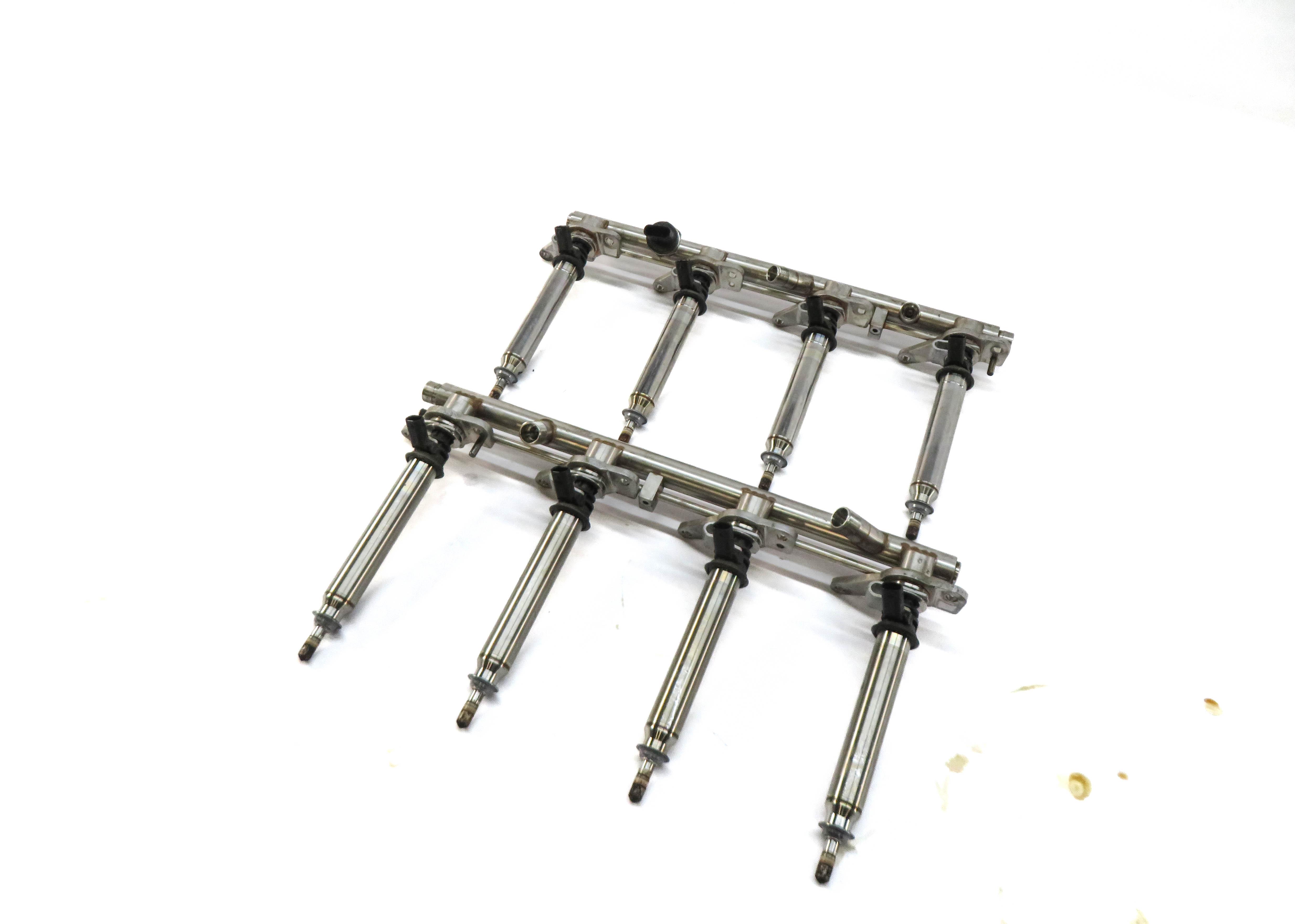 2013 MERCEDES CLS63 AMG (W218) 5.5L ENGINE LEFT & RIGHT FUEL RAIL w/ INJECTORS — exact item pictured