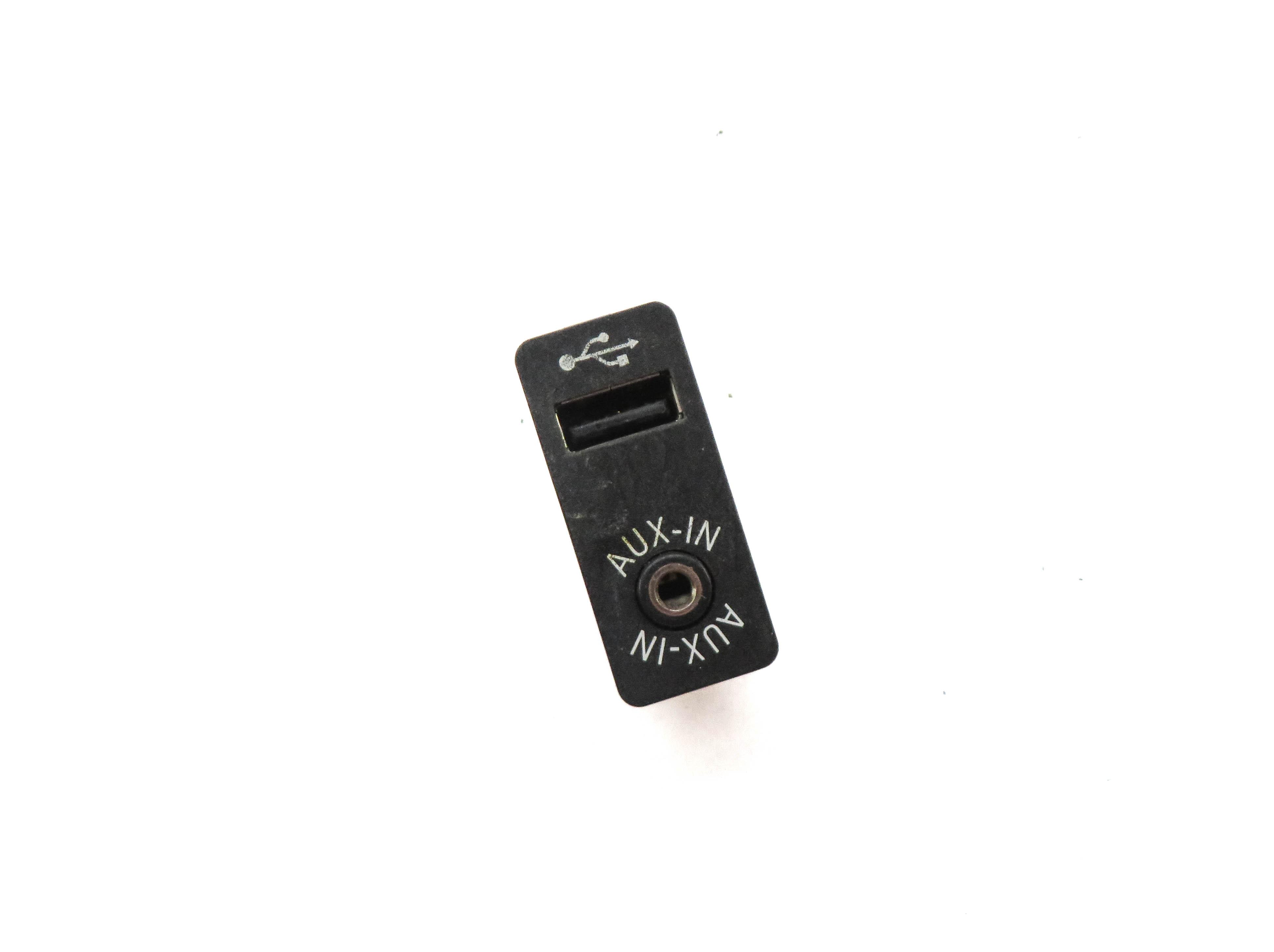 2011 BMW X3 (F25) AUXILIARY AUDIO IN INPUT JACK w/ USB — exact item pictured