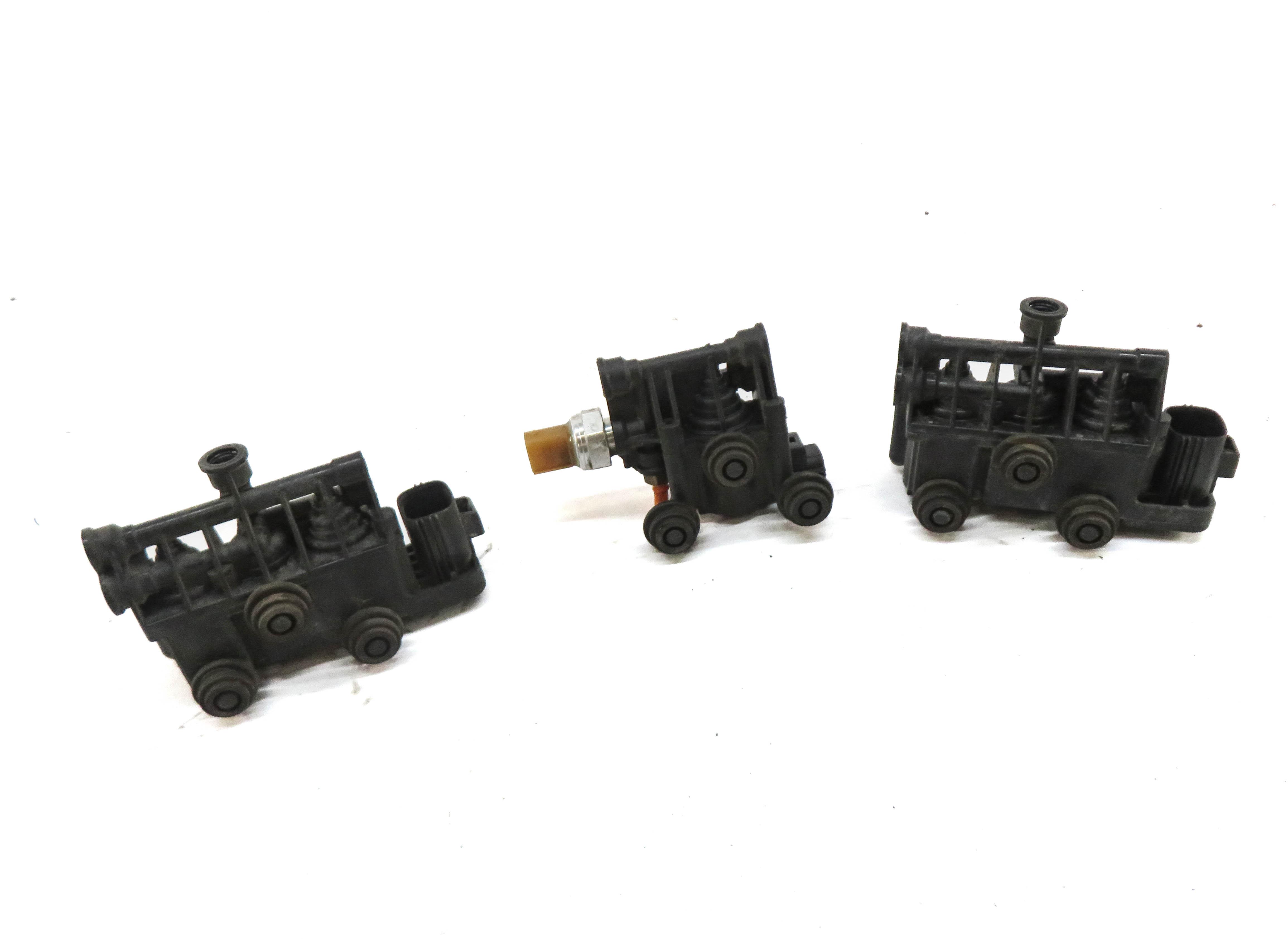 2013 RANGE ROVER SPORT (L320) FRONT & REAR AIR SUSPENSION VALVE BLOCK SET-3 — exact item pictured