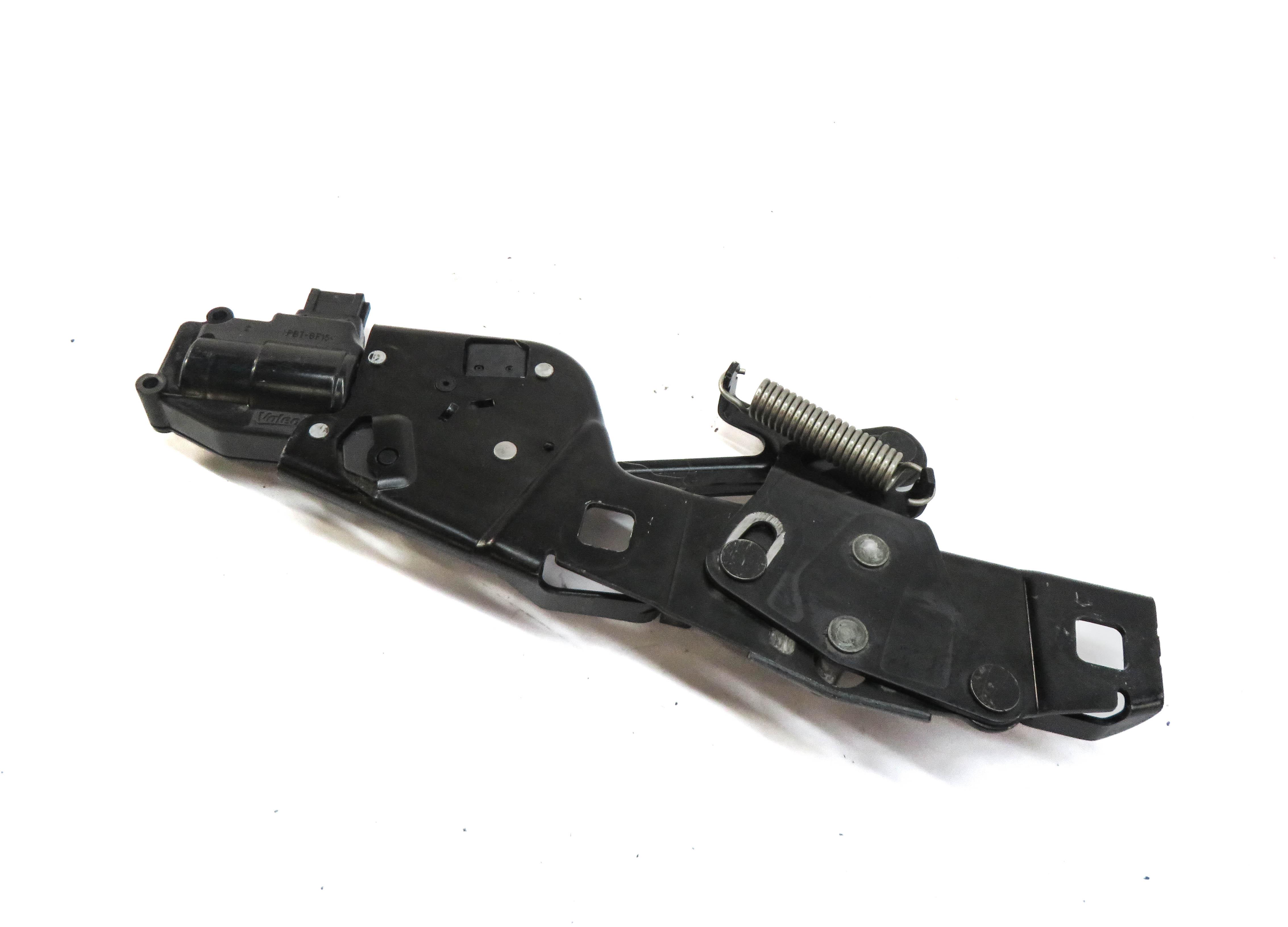 2010 RANGE ROVER SPORT (L320) REAR HATCH LATCH & STRIKER PLATE ASSEMBLY — exact item pictured