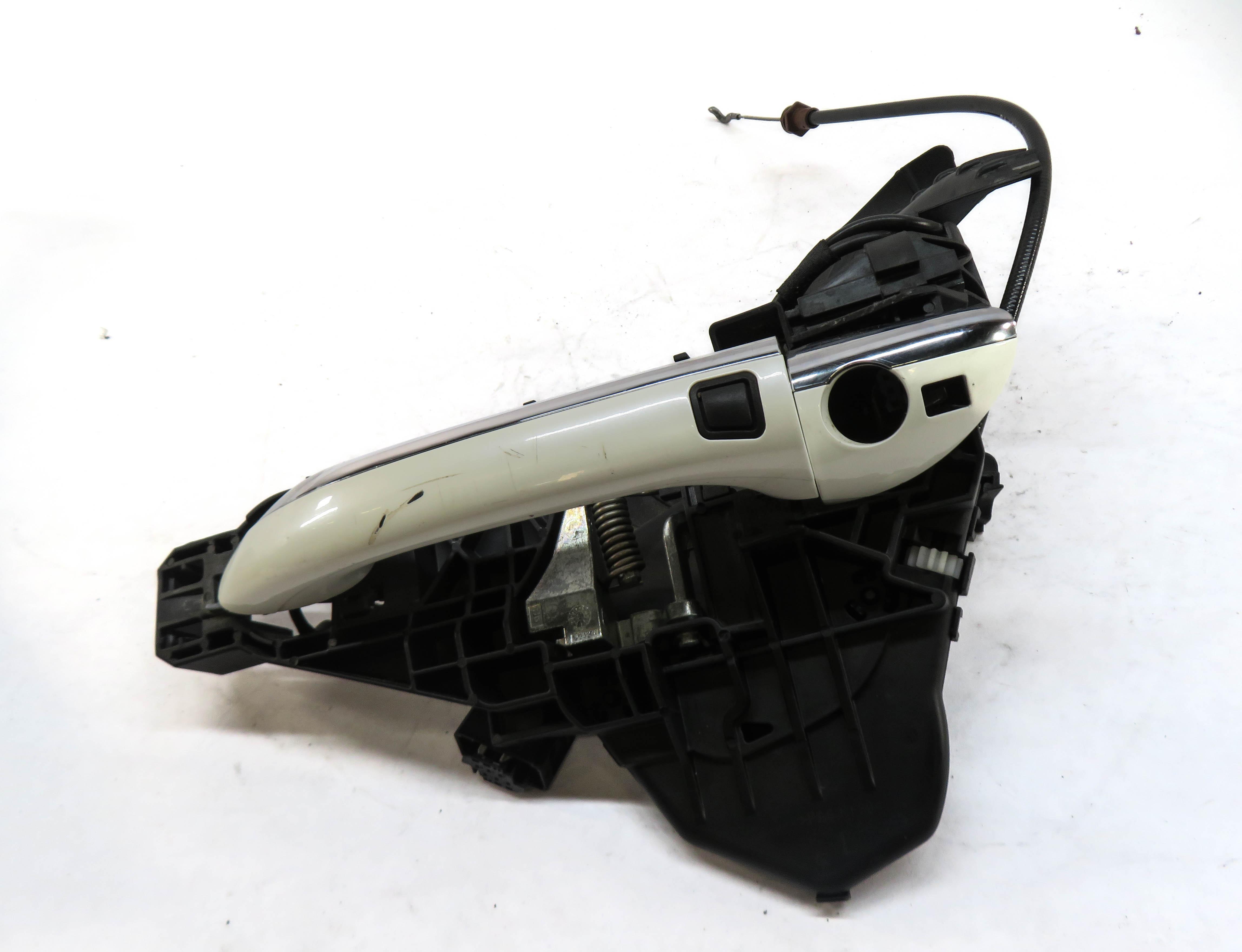 2011 MERCEDES GL350 (X164) LEFT FRONT DRIVER KEYLESS GO DOOR HANDLE (WHITE) — exact item pictured