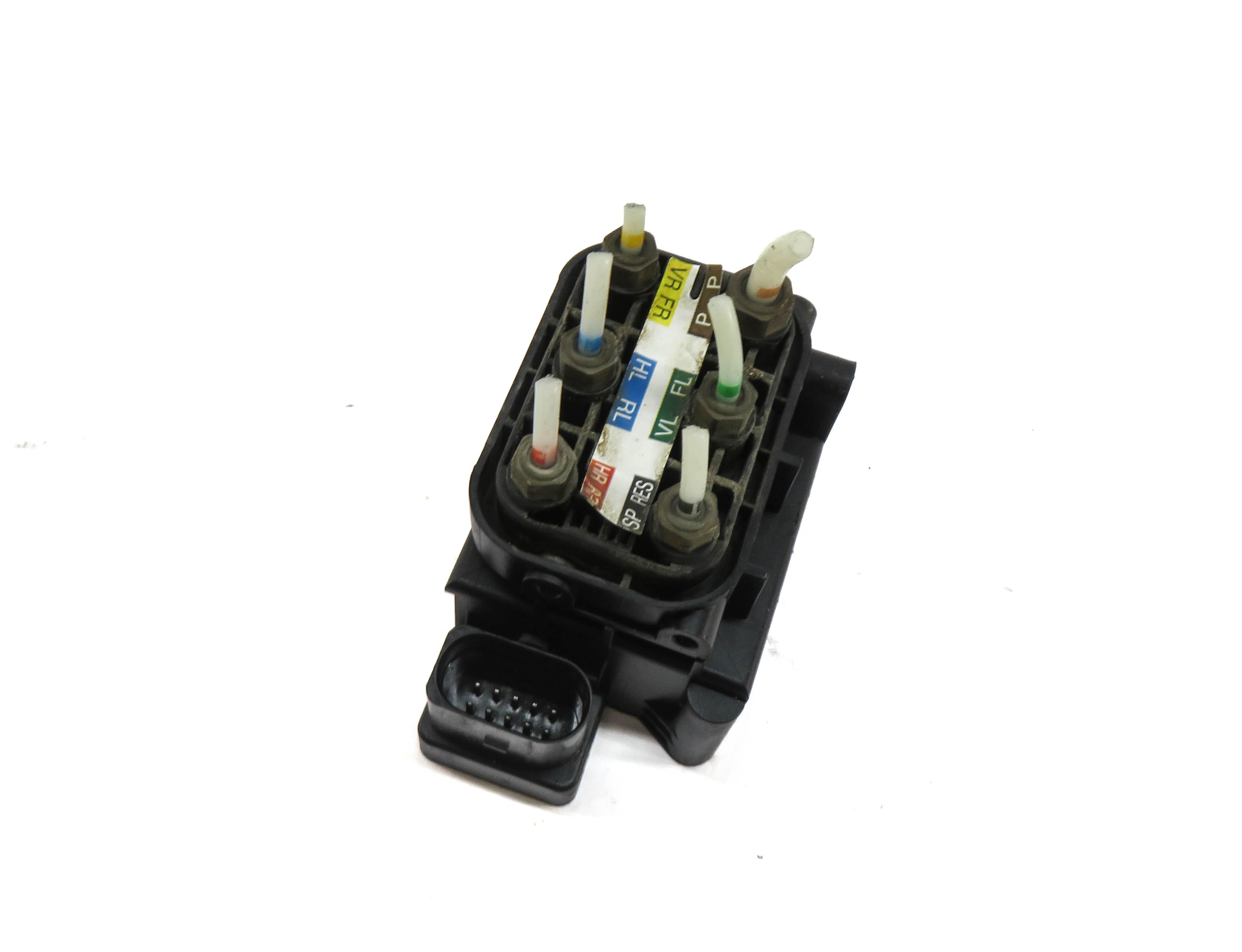 2011 MERCEDES GL350 (X164) AIR SUSPENSION VALVE BLOCK — exact item pictured