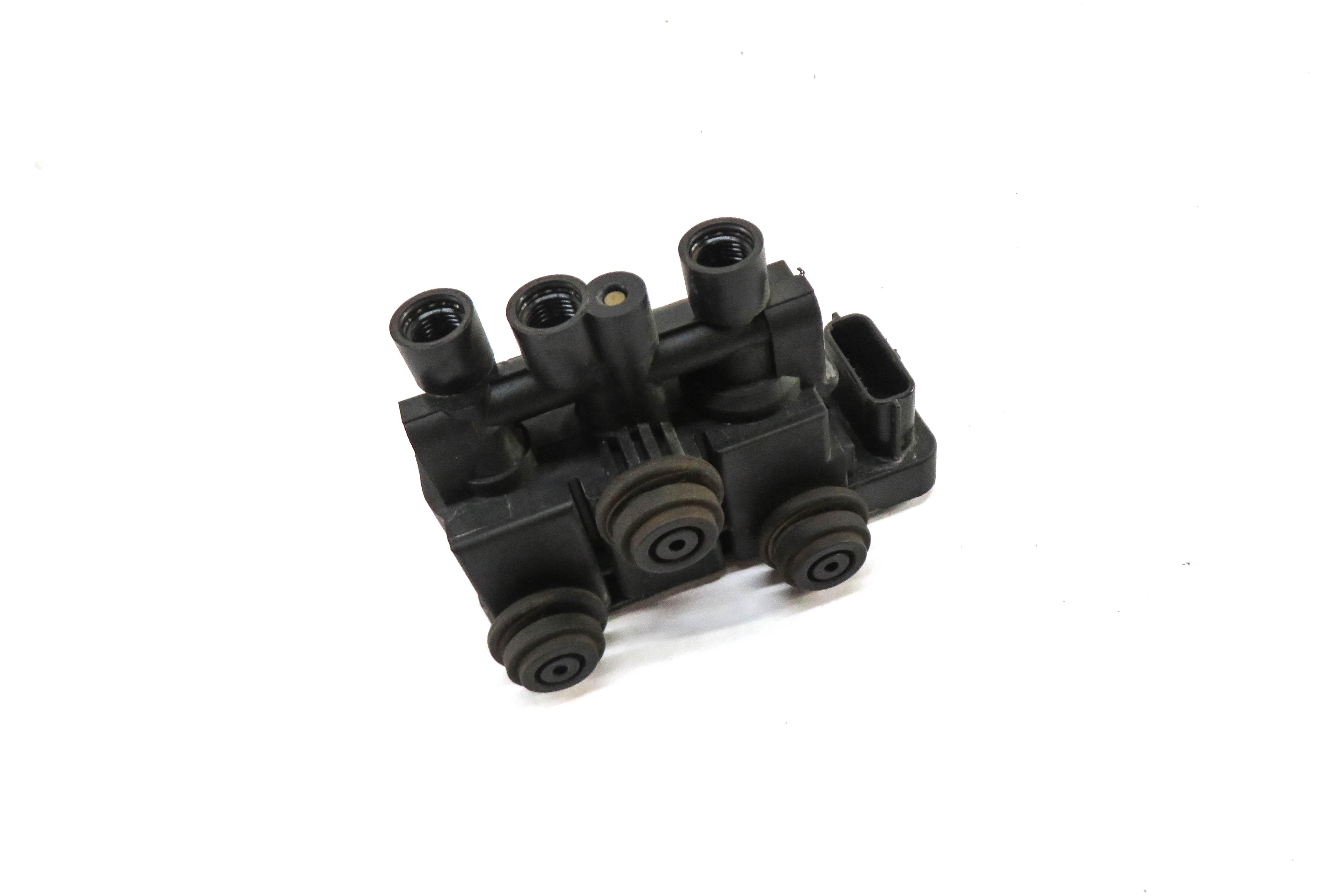 2014 RANGE ROVER (L405) REAR AIR SUSPENSION VALVE BLOCK — exact item pictured
