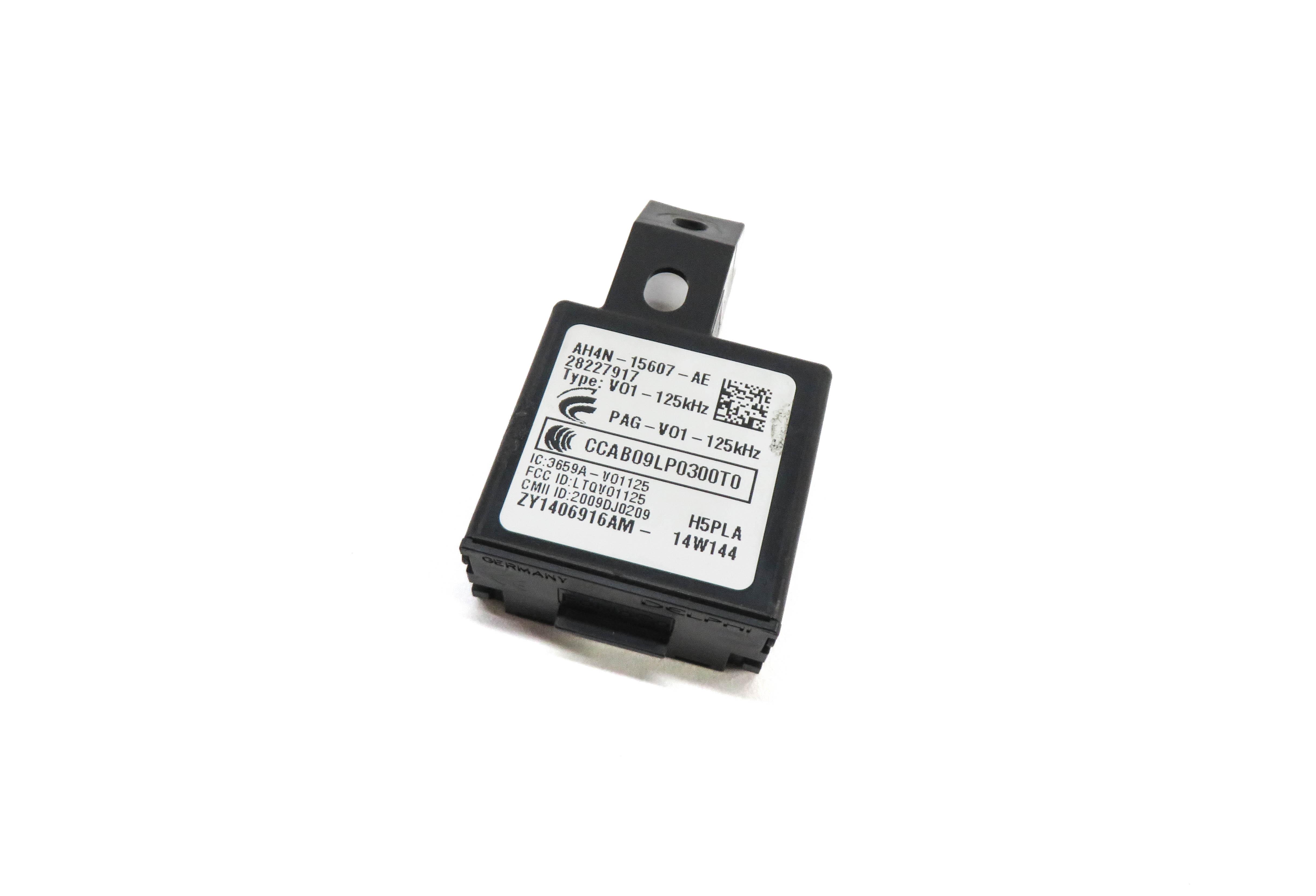 2014 RANGE ROVER (L405) KEYLESS ENTRY ANTENNA SENSOR CONTROL MODULE — exact item pictured