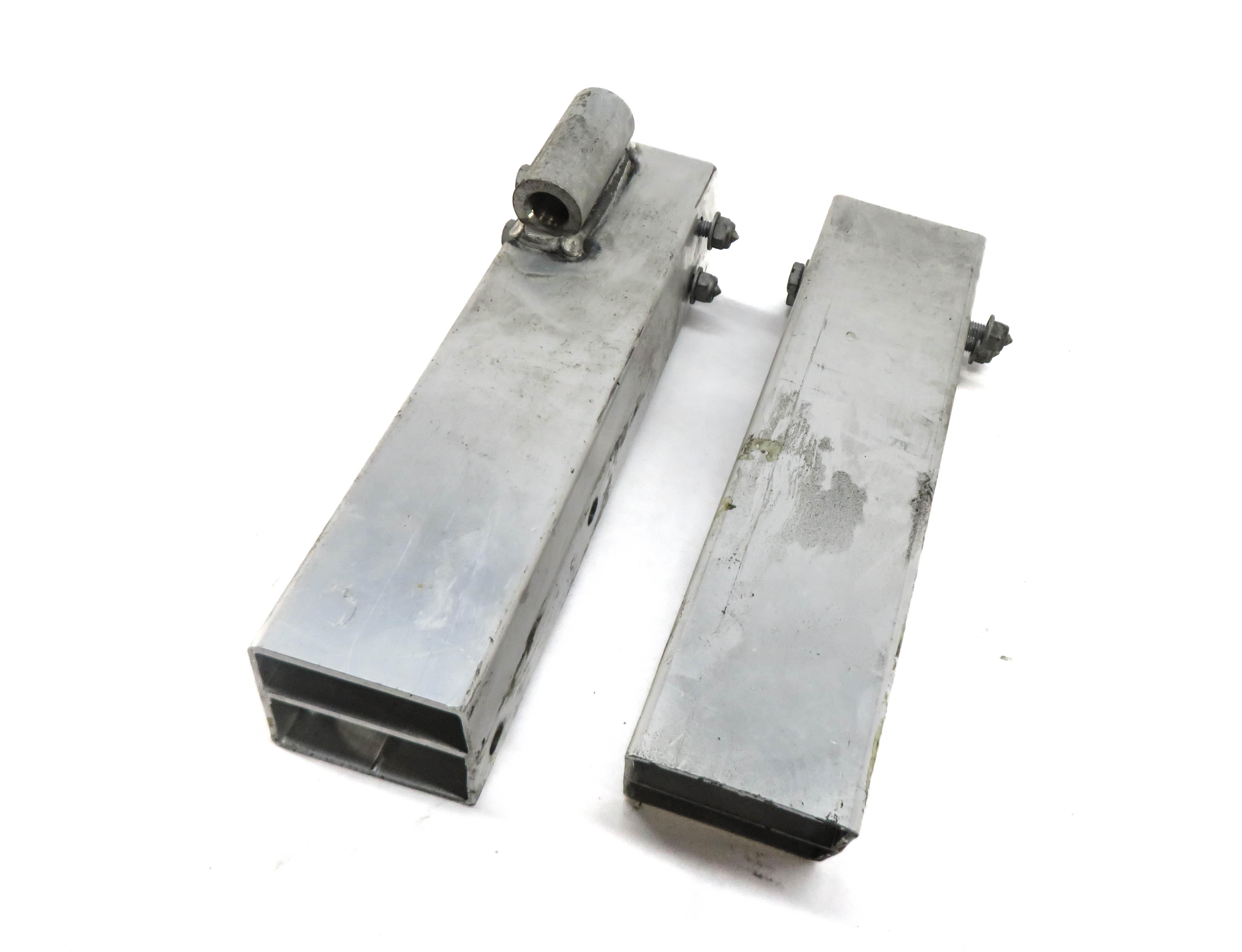 2009-2017 AUDI Q5 SQ5 (B8 8R) REAR LEFT & RIGHT BUMPER REINFORCEMENT BRACKET SET — exact item pictured
