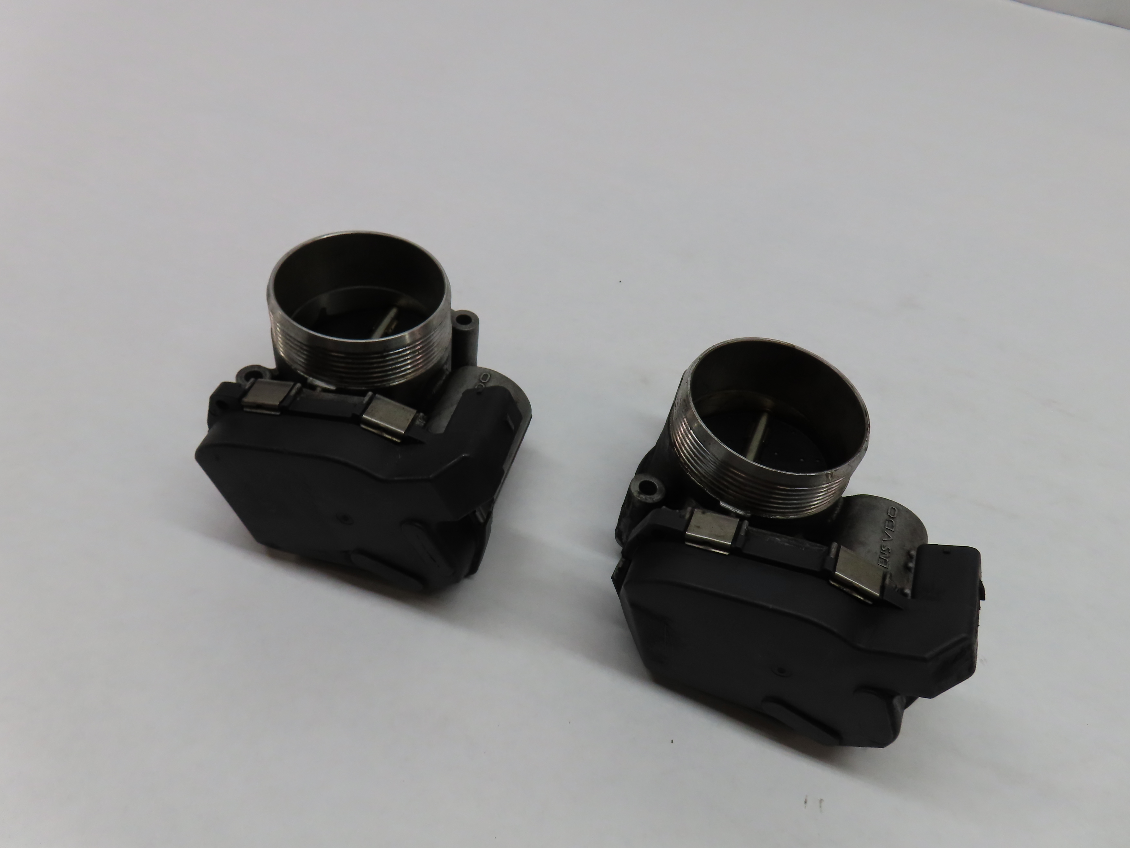 08-18 BMW 5 6 7 M5 M6 (E70 F01 F10 F12 F15 F16) 4.4L ENGINE THROTTLE BODY SET-2 — exact item pictured