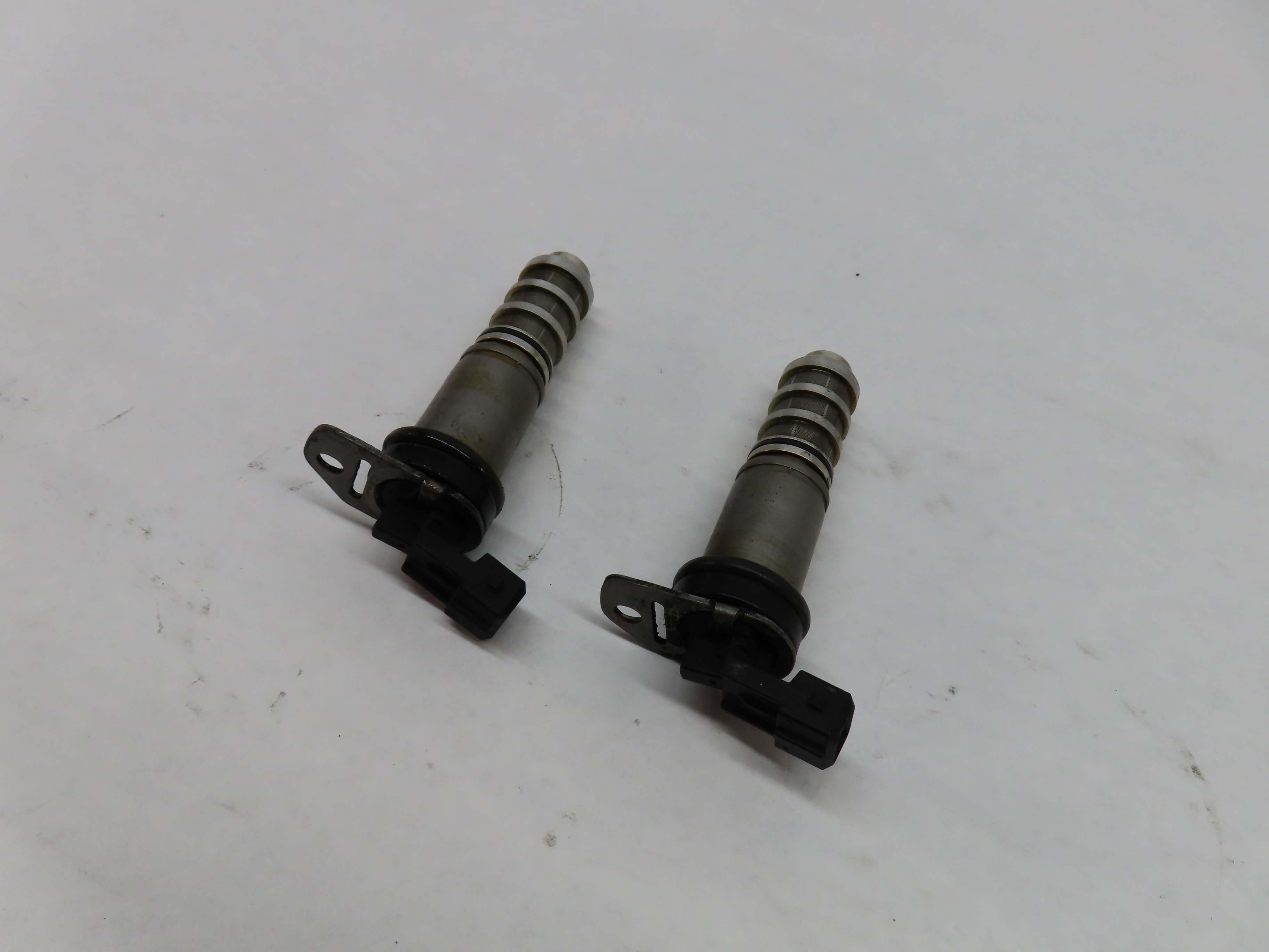13 BMW X5 SUV (E70) 4.4TT (N63) ENGINE MOTOR VANOS VVT TIMING SOLENOID SET/2 — exact item pictured