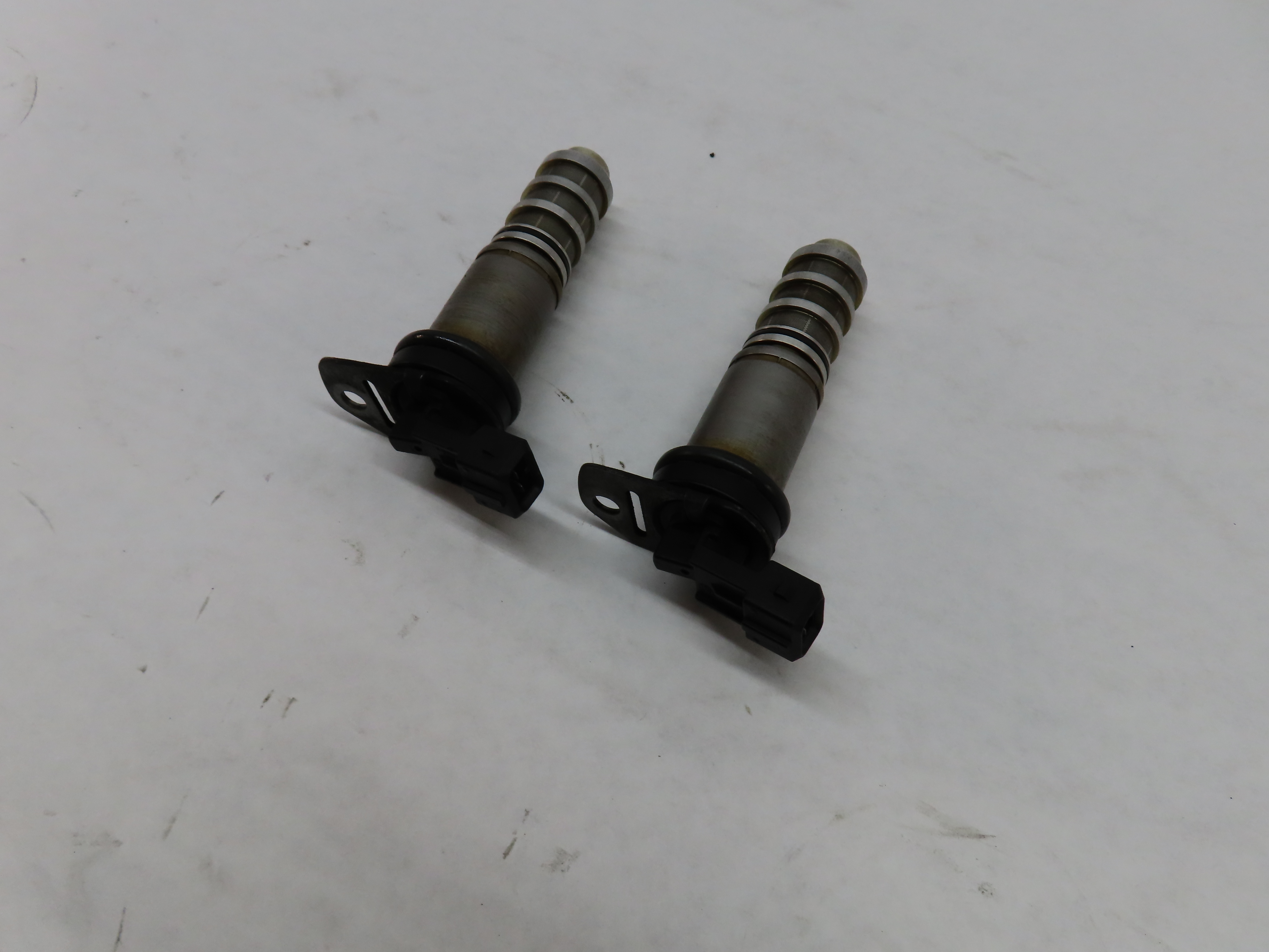 13 BMW X5 SUV (E70) 4.4TT (N63) ENGINE MOTOR VANOS VVT TIMING SOLENOD SET/2 — exact item pictured