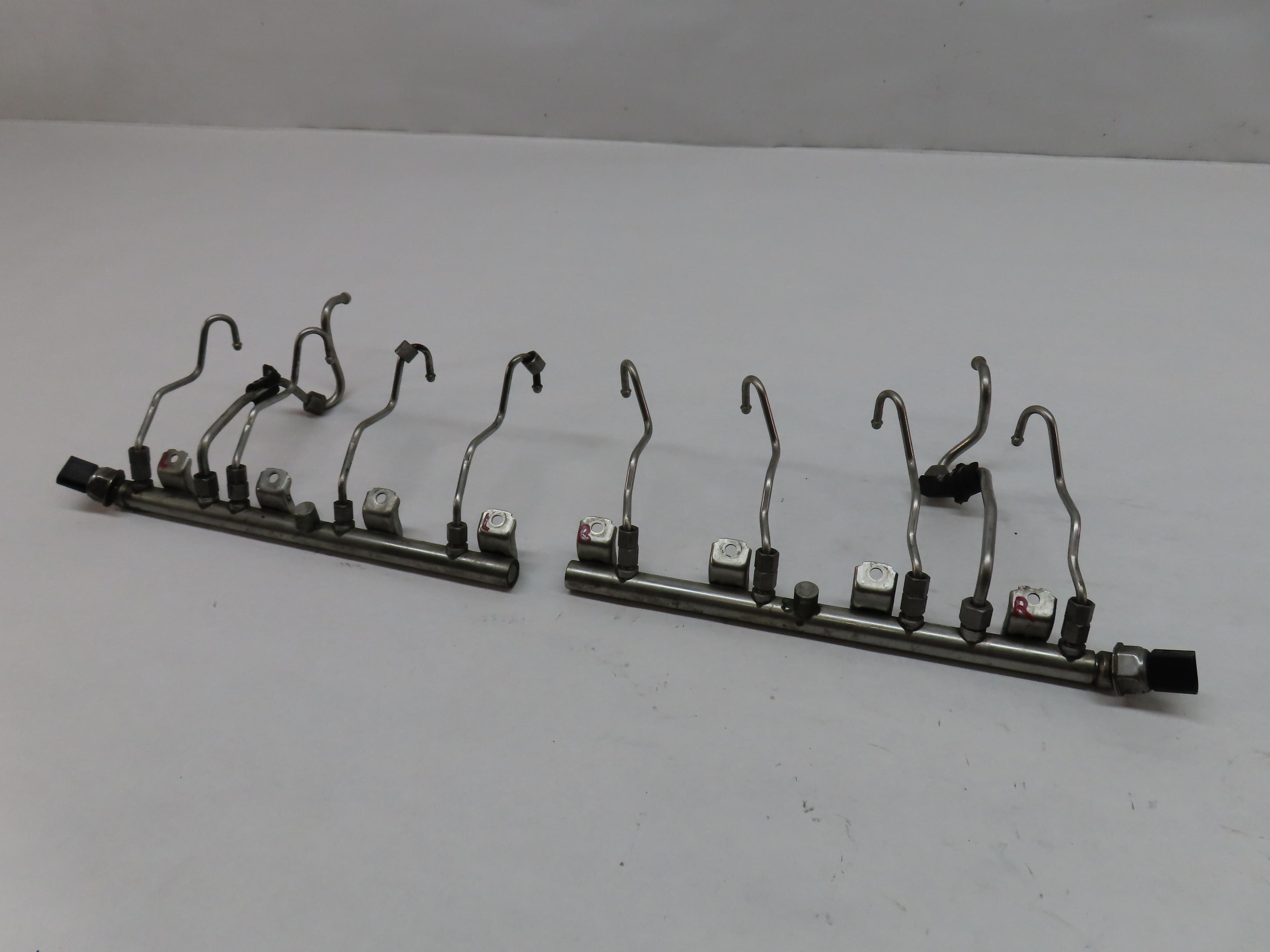 13 BMW X5 SUV (E70) 4.4TT (N63) ENGINE MOTOR FUEL RAIL SET/2 w/ LINES — exact item pictured