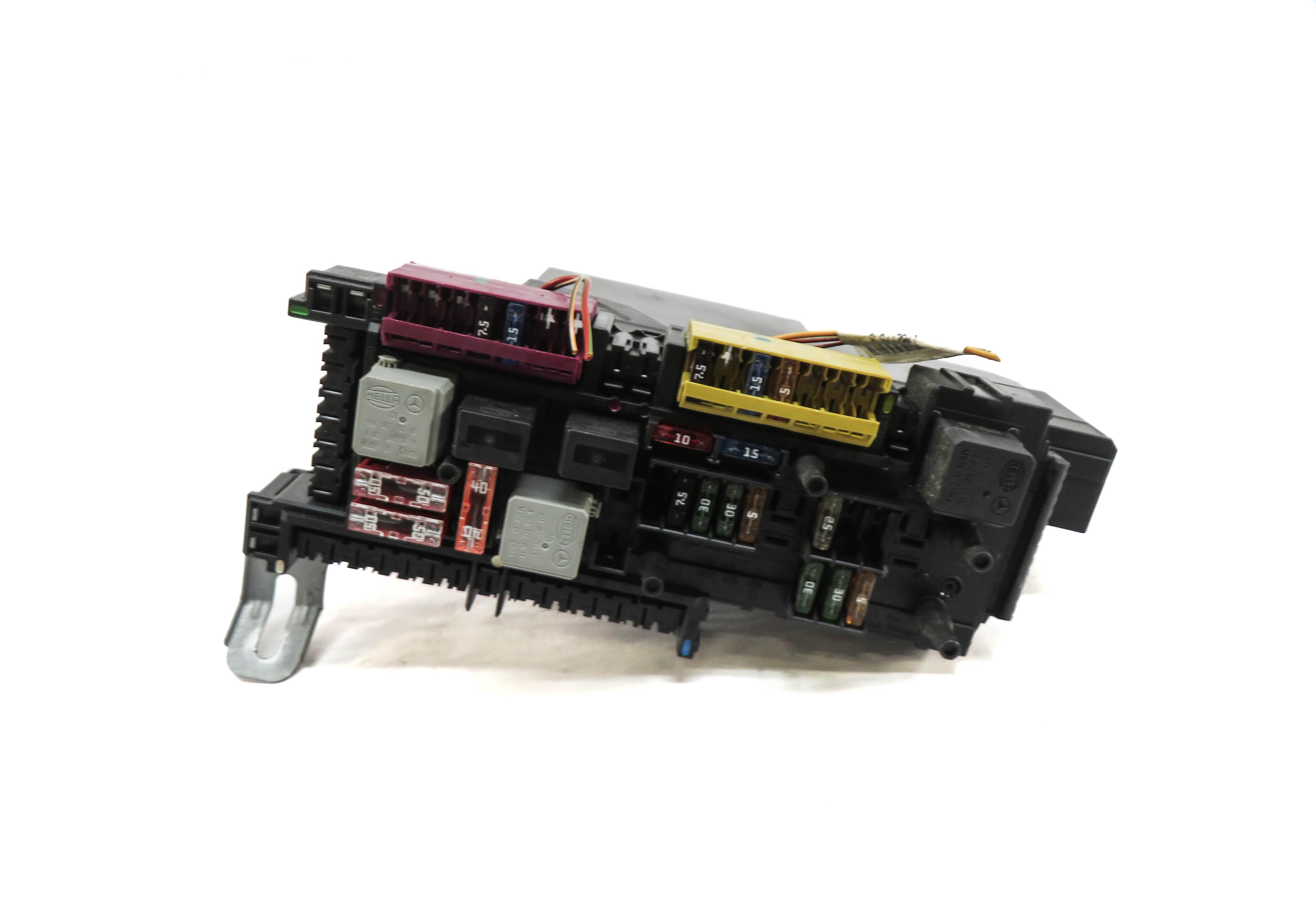 11-12 MERCEDES E350 E550 CLS550 (W212 W218) REAR SIGNAL ACQUISITION MODULE SAM — exact item pictured