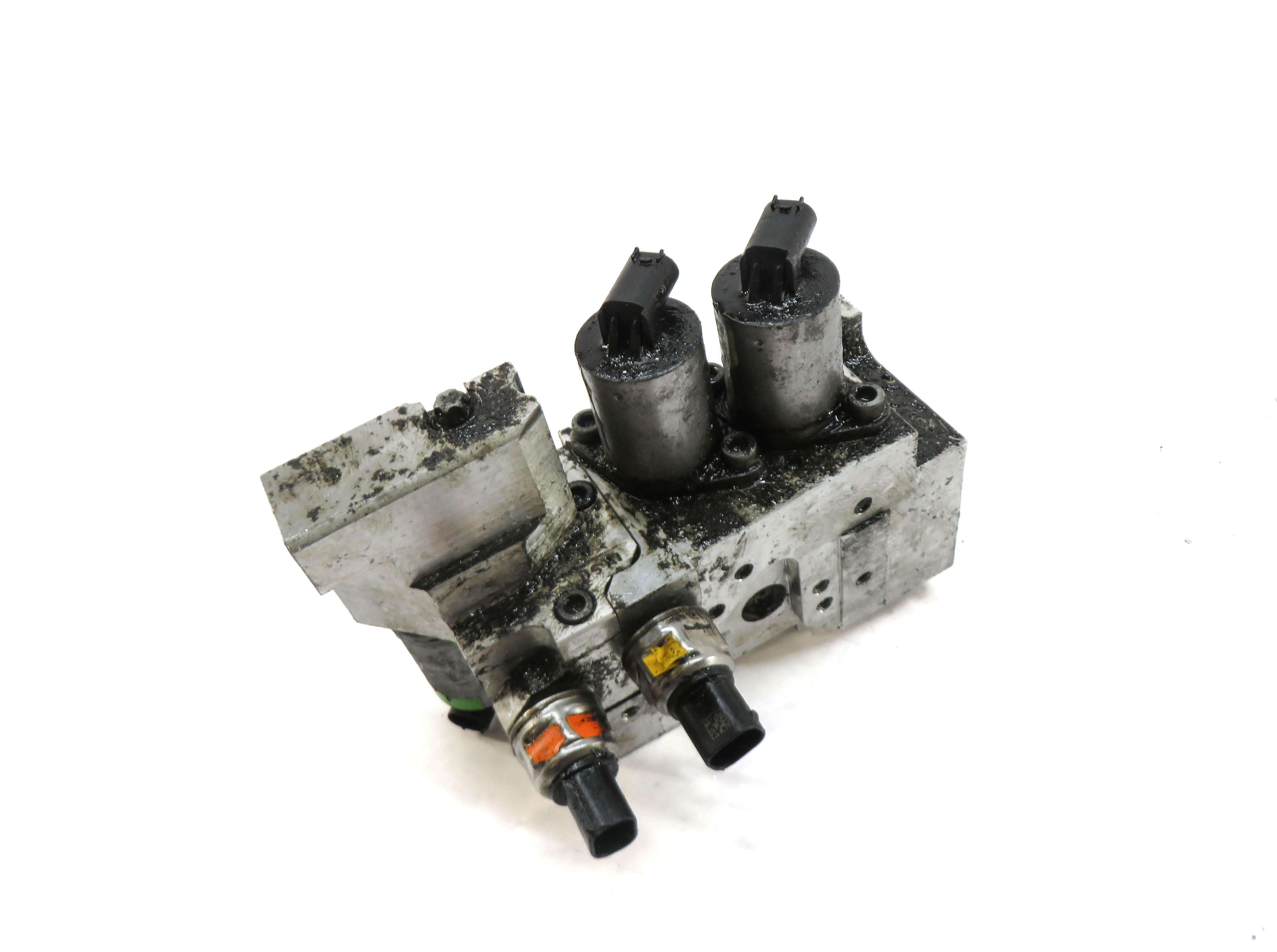 2014 MERCEDES ML350 (W166) FRONT SWAY BAR SUSPENSION HYDRAULIC VALVE BLOCK — exact item pictured