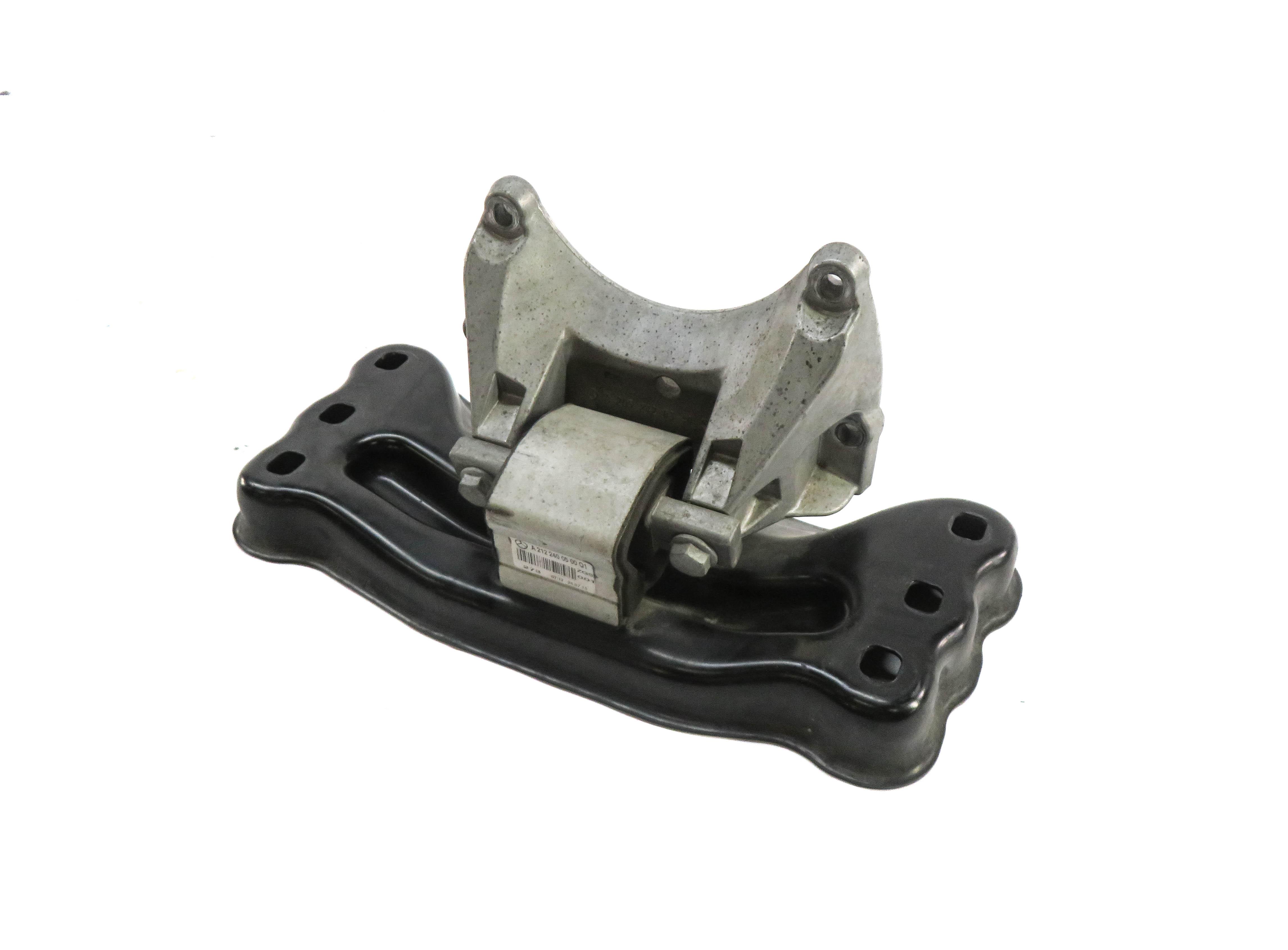 2016 MERCEDES SLK300 (R172) TRANSMISSION GEARBOX CROSSMEMBER MOUNT BRACKET — exact item pictured