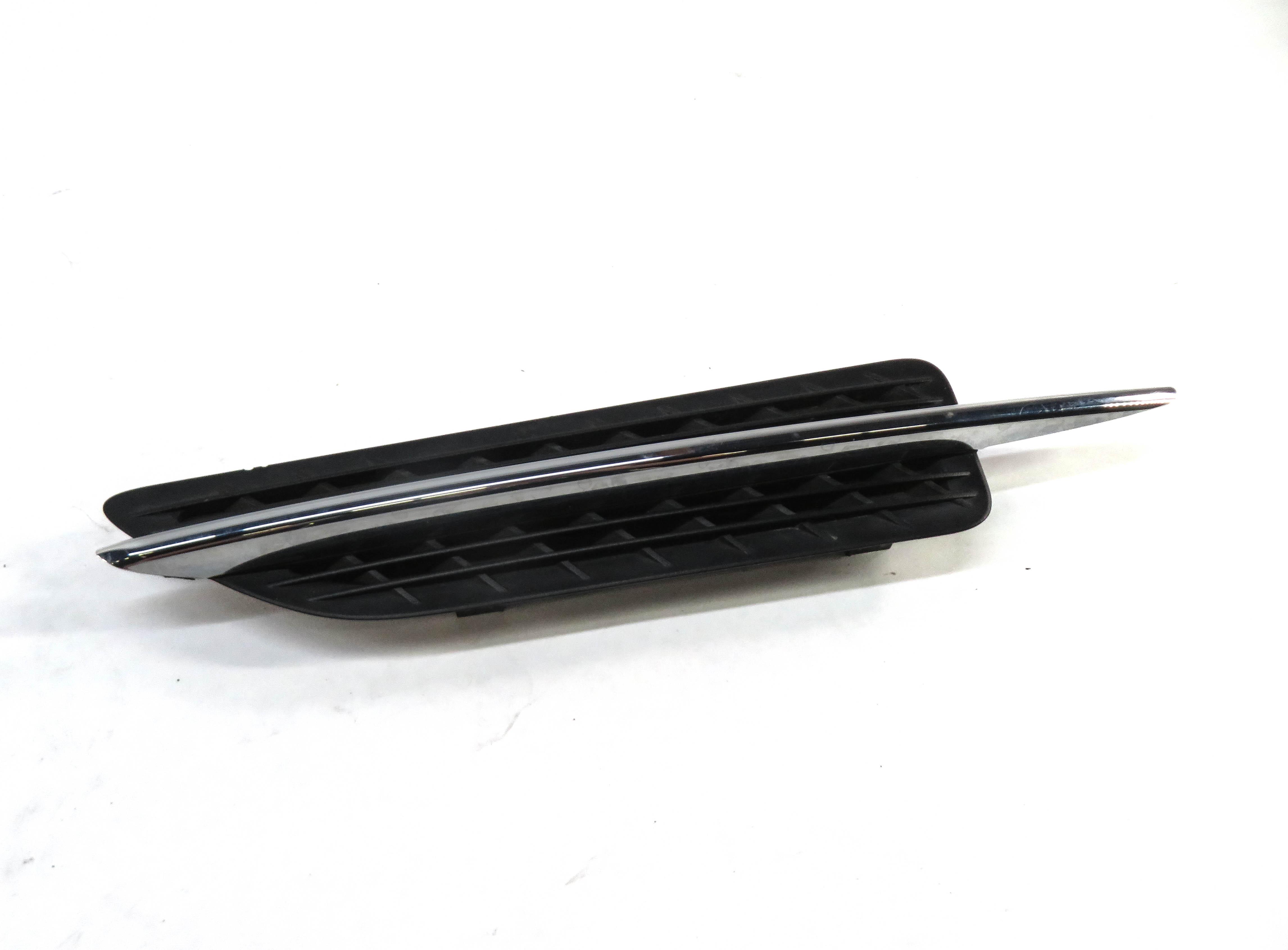 2016 MERCEDES SLK300 (R172) LEFT FRONT DRIVER FENDER GRILLE TRIM — exact item pictured