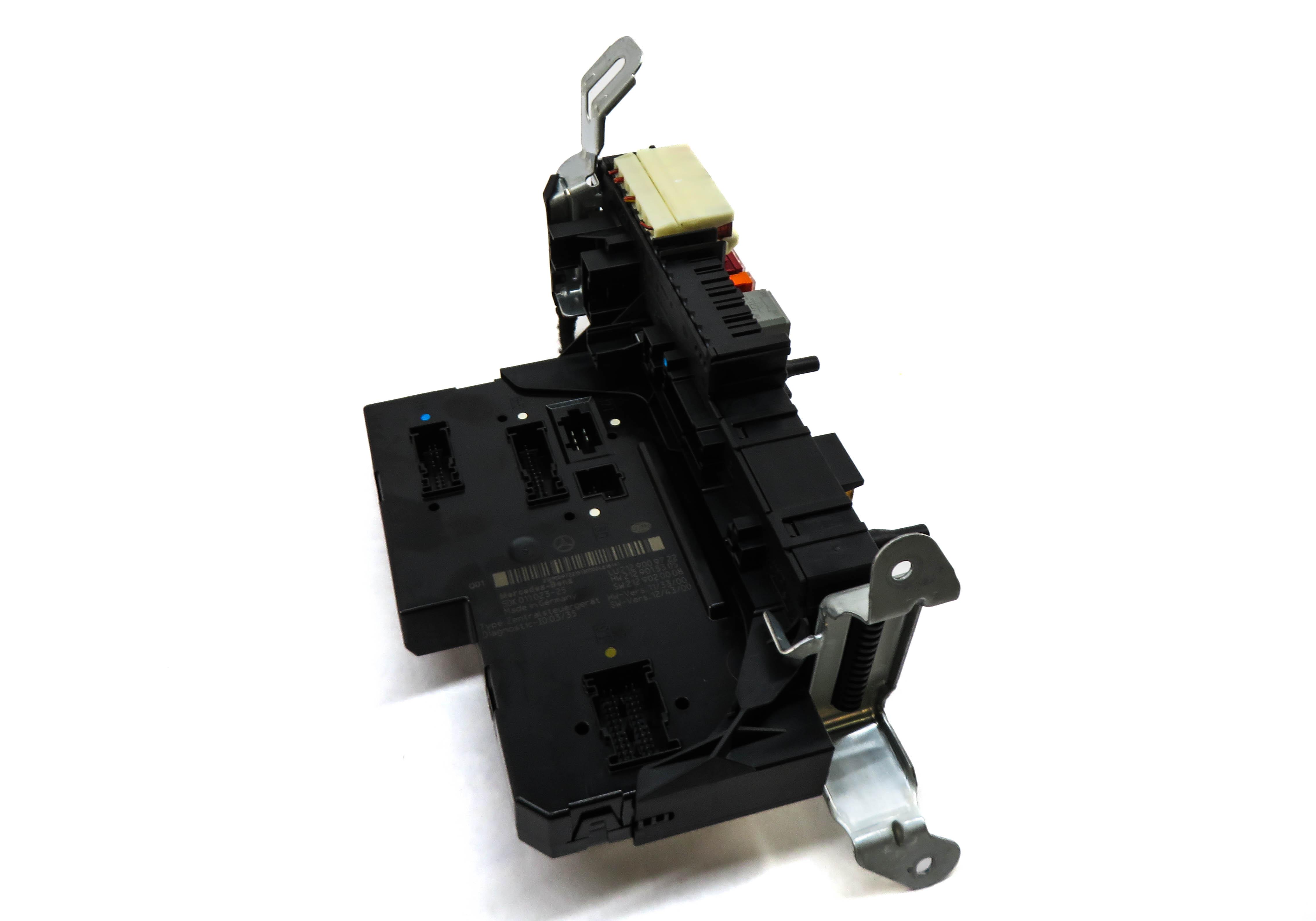 2014-2016 MERCEDES E CLS (C218 W212) REAR SIGNAL ACQUISITION CONTROL MODULE SAM — exact item pictured