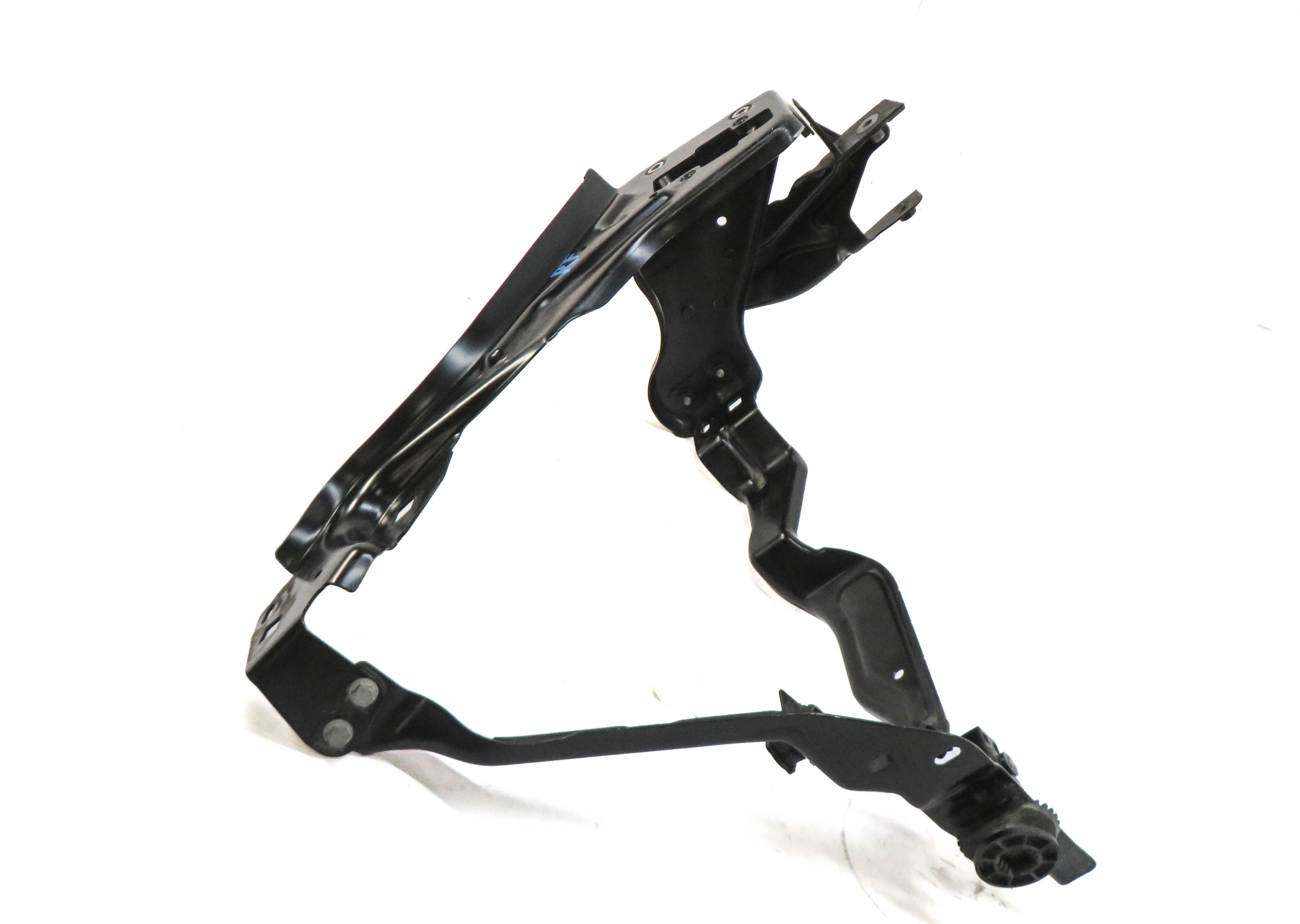 2012 MERCEDES C250 (W204) RIGHT FRONT PASSENGER HEADLIGHT MOUNT BRACKET — exact item pictured