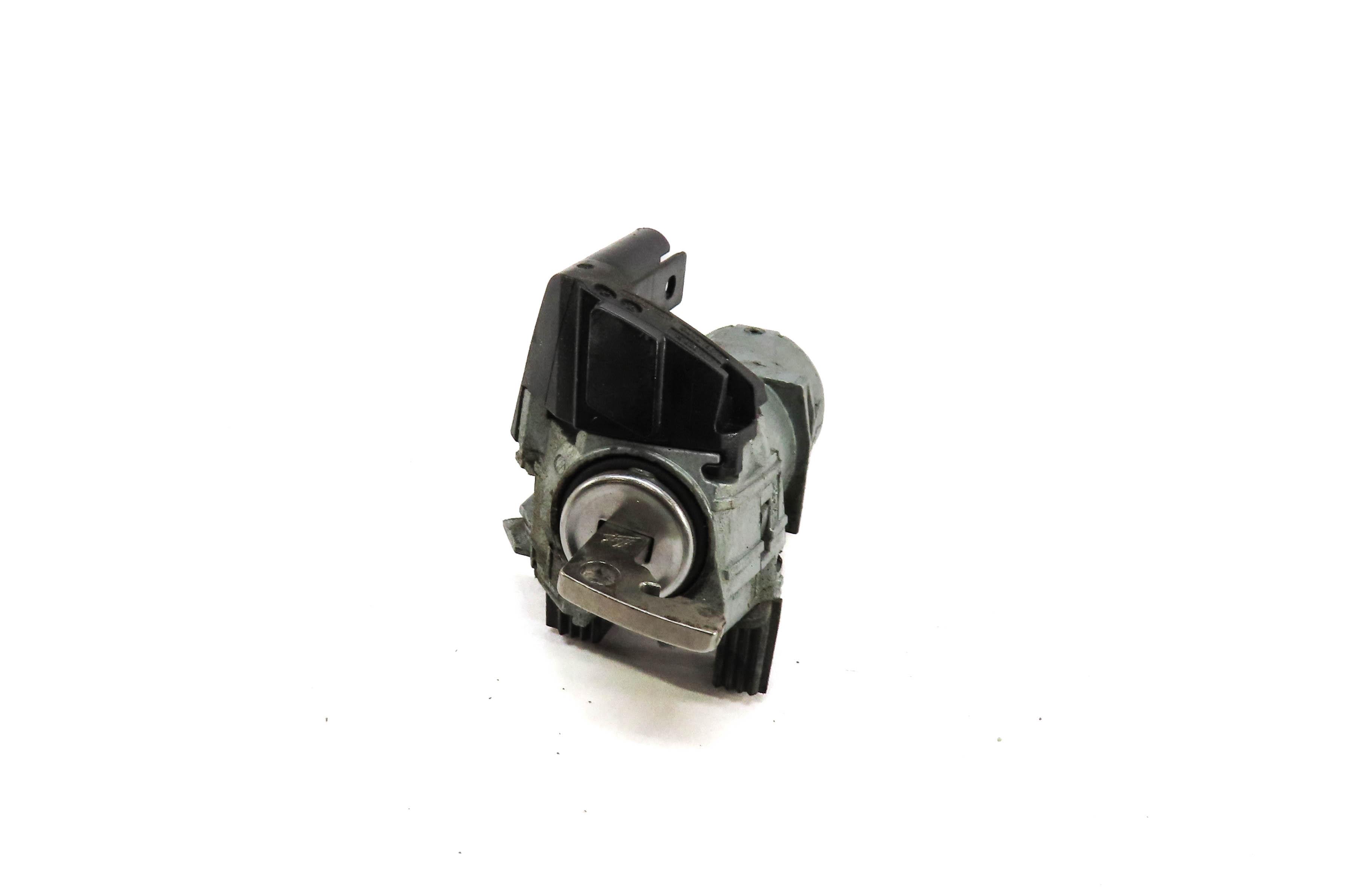 2013 MERCEDES GL450 (X166) LEFT FRONT DRIVER DOOR HANDLE LOCK CYLINDER w/ KEY — exact item pictured
