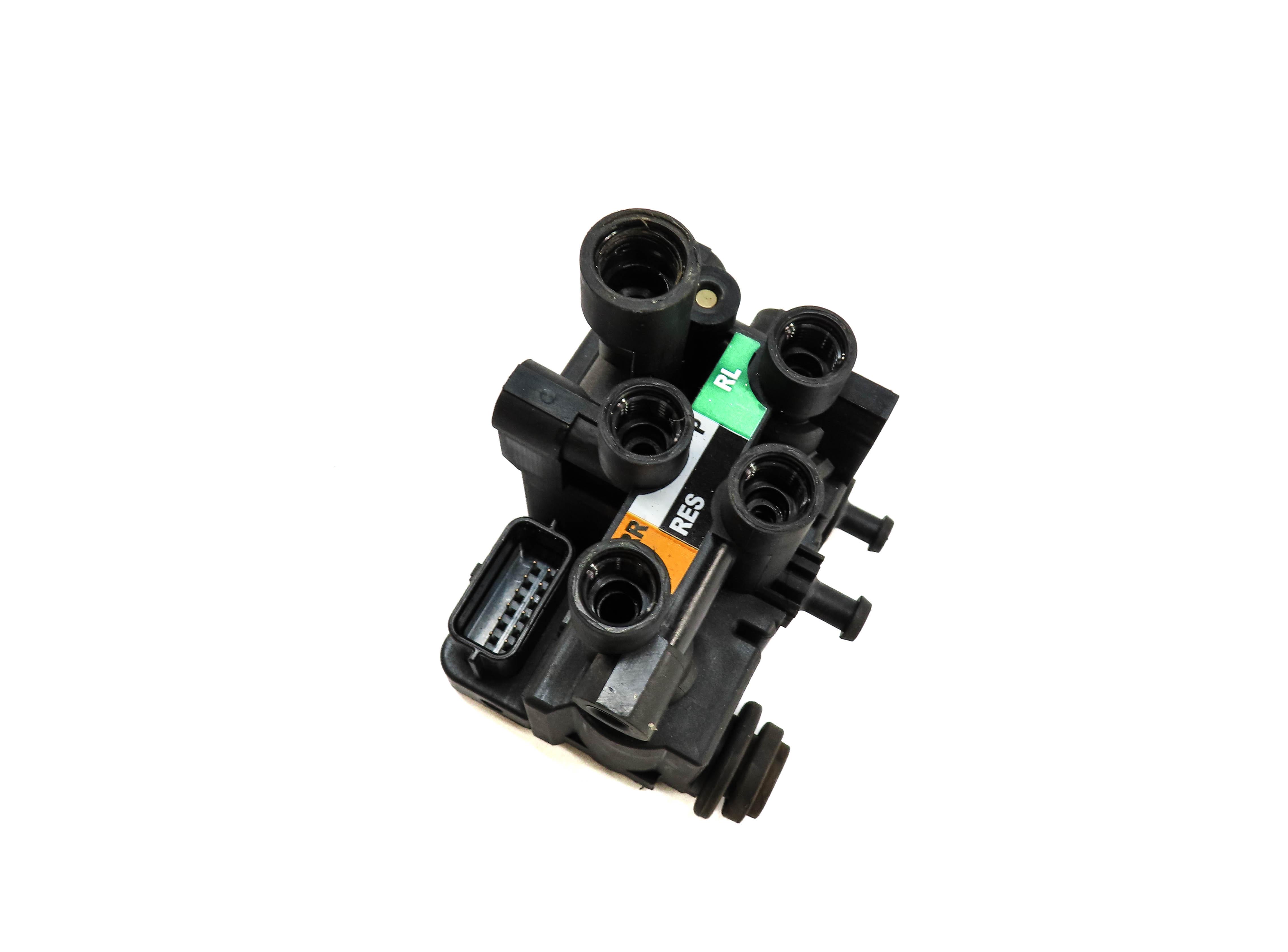 2015 RANGE ROVER (L405) AIR SUSPENSION VALVE BLOCK — exact item pictured
