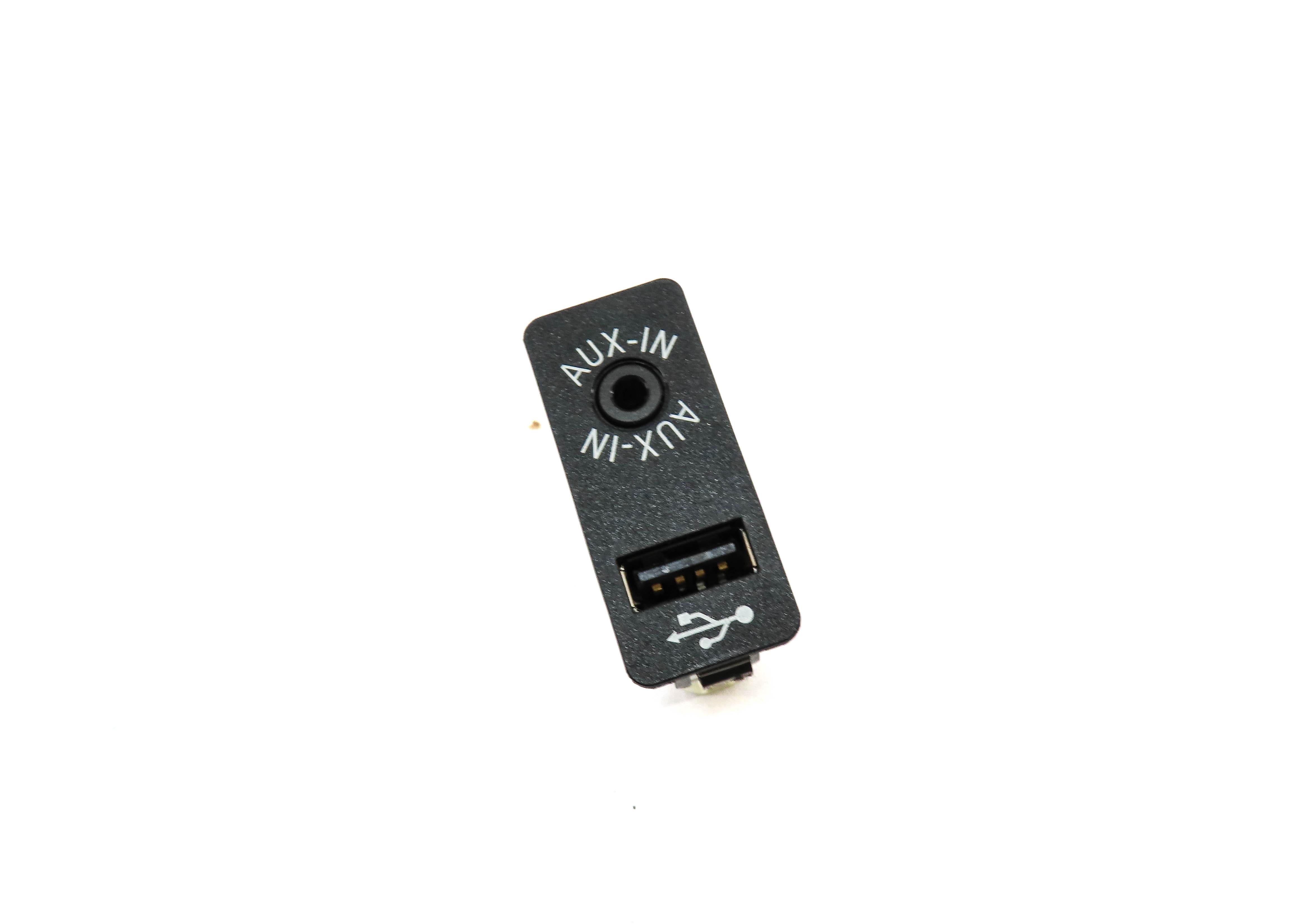 2013 BMW M5 (F10) RADIO STEREO AUX AUDIO INPUT JACK w/ USB 9237654 — exact item pictured