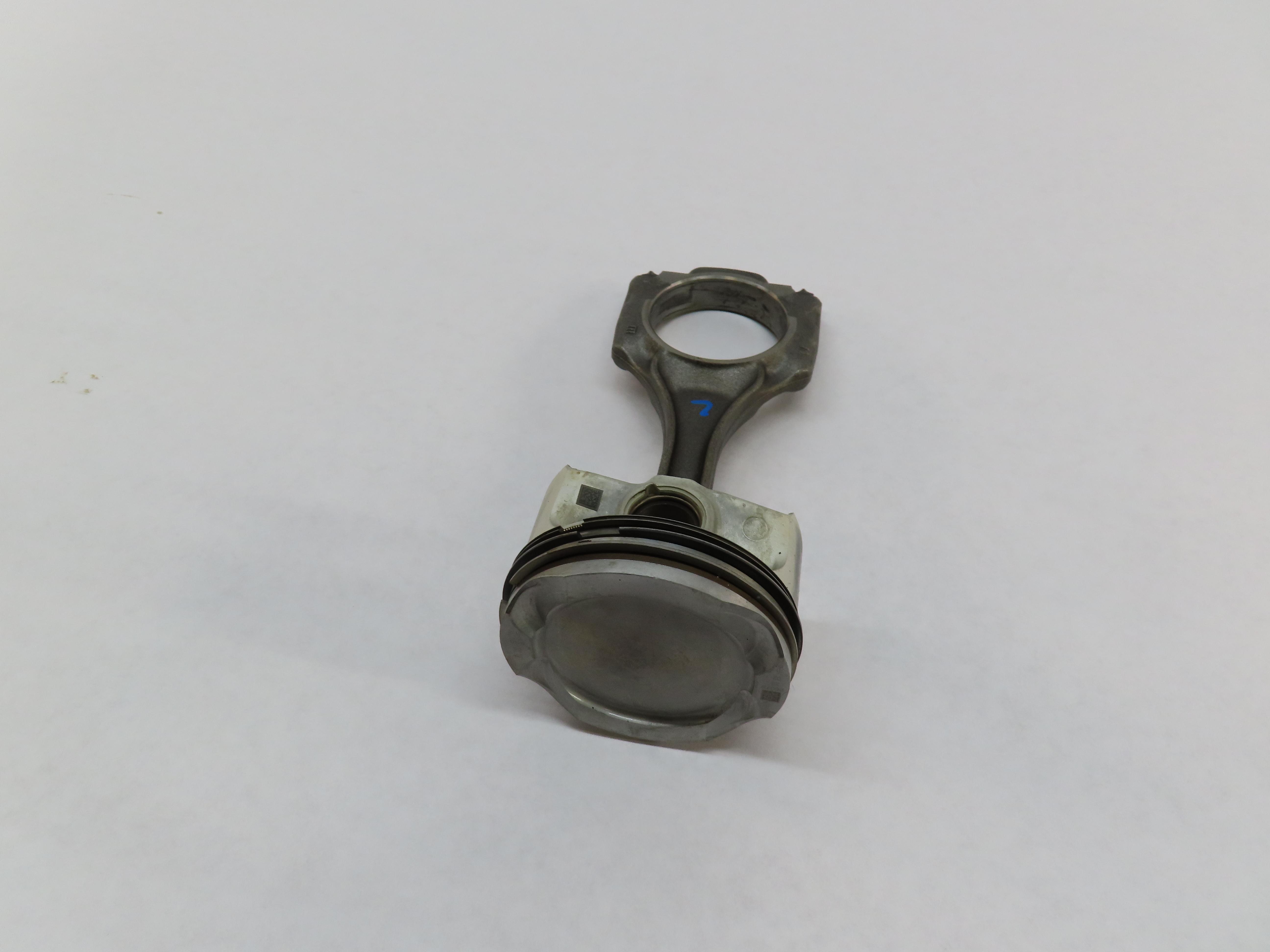 13-19 BMW M5 M6 X5M X6M ///M (F06 F10 F12 F13 F85 F86) 4.4L S63 - PISTON w/ ROD — exact item pictured