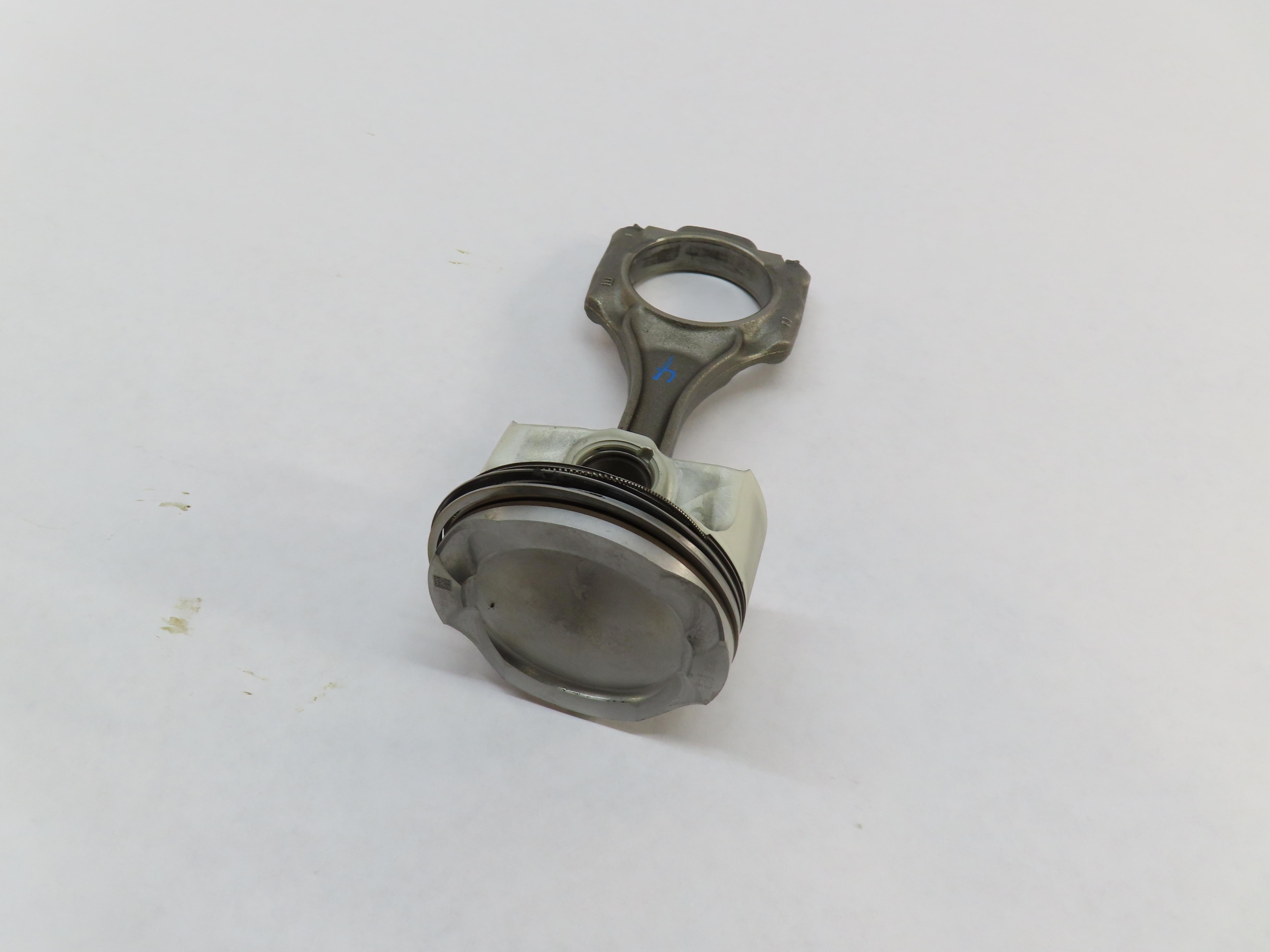 13-19 BMW M5 M6 X5M X6M ///M (F06 F10 F12 F13 F85 F86) 4.4L S63 - PISTON w/ ROD — exact item pictured