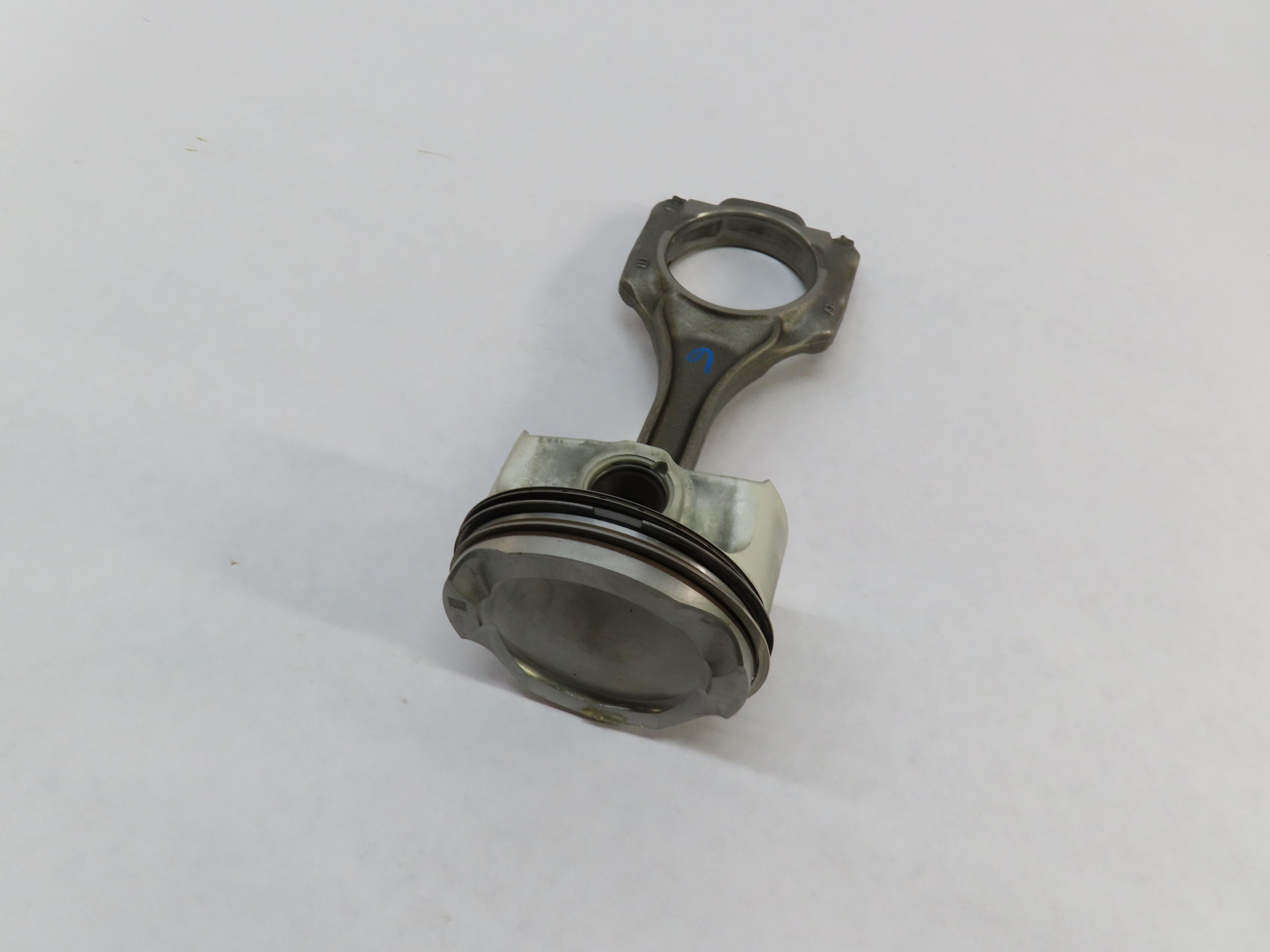 13-19 BMW M5 M6 X5M X6M ///M (F06 F10 F12 F13 F85 F86) 4.4L S63 - PISTON w/ ROD — exact item pictured