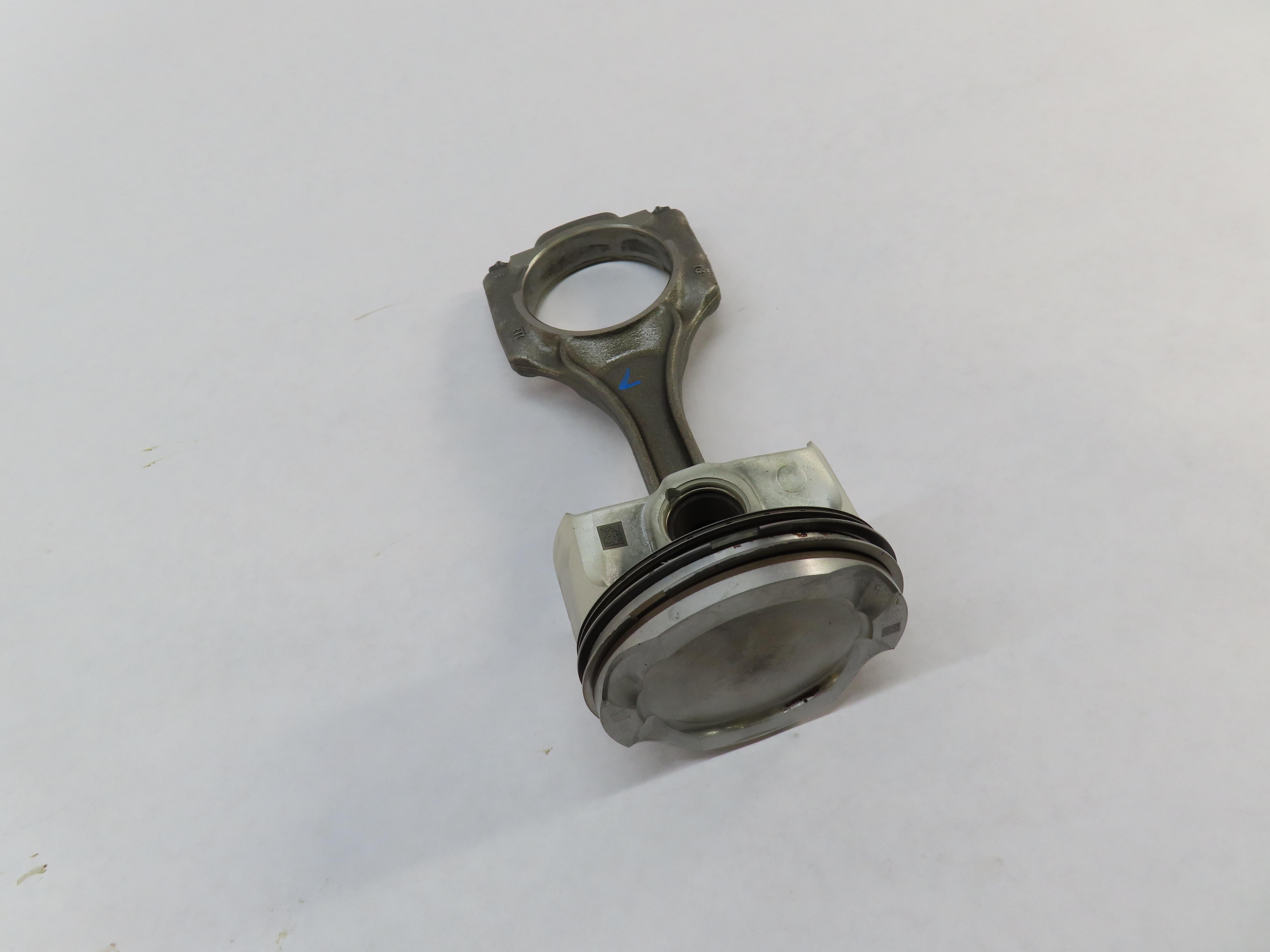 13-19 BMW M5 M6 X5M X6M ///M (F06 F10 F12 F13 F85 F86) 4.4L S63 - PISTON w/ ROD — exact item pictured