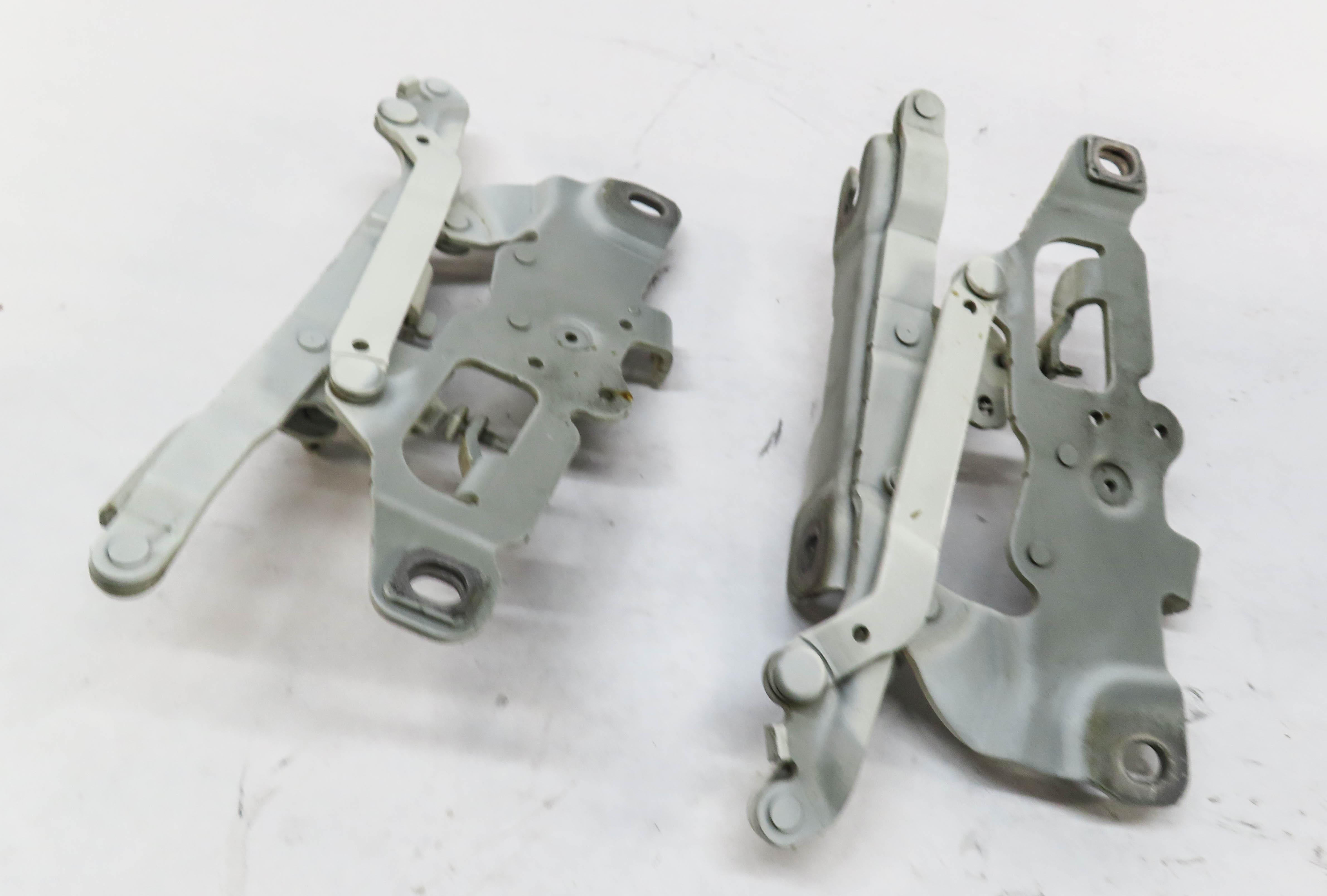12-19 BMW 528i 535i 550i 640i 650i M5 M6 (F06 F10) FRONT HOOD HINGE SET (WHITE) — exact item pictured