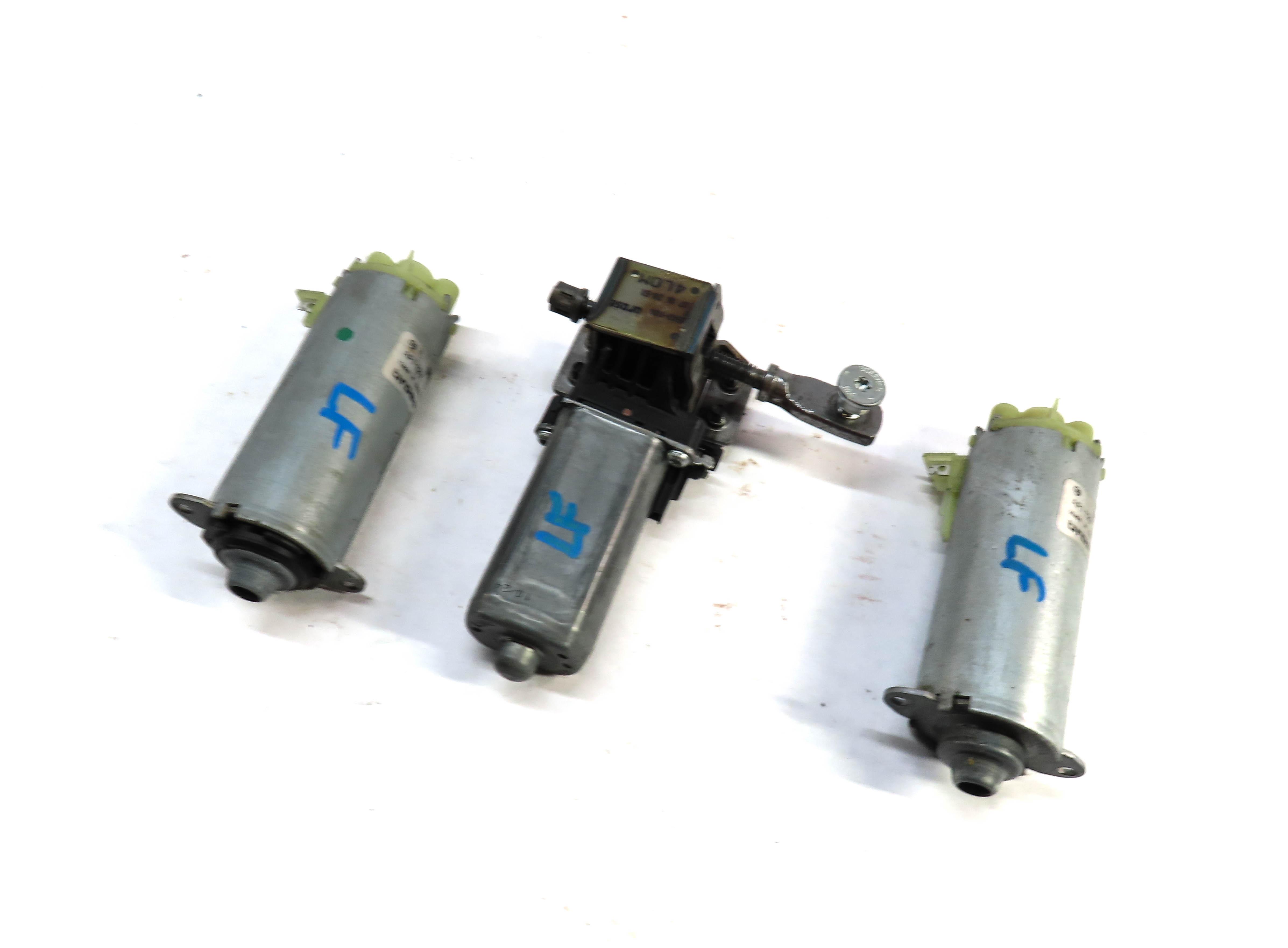 2006 PORSCHE CAYENNE (955) FRONT LEFT DRIVER SEAT ADJUSTMENT MOTOR SET-3 — exact item pictured