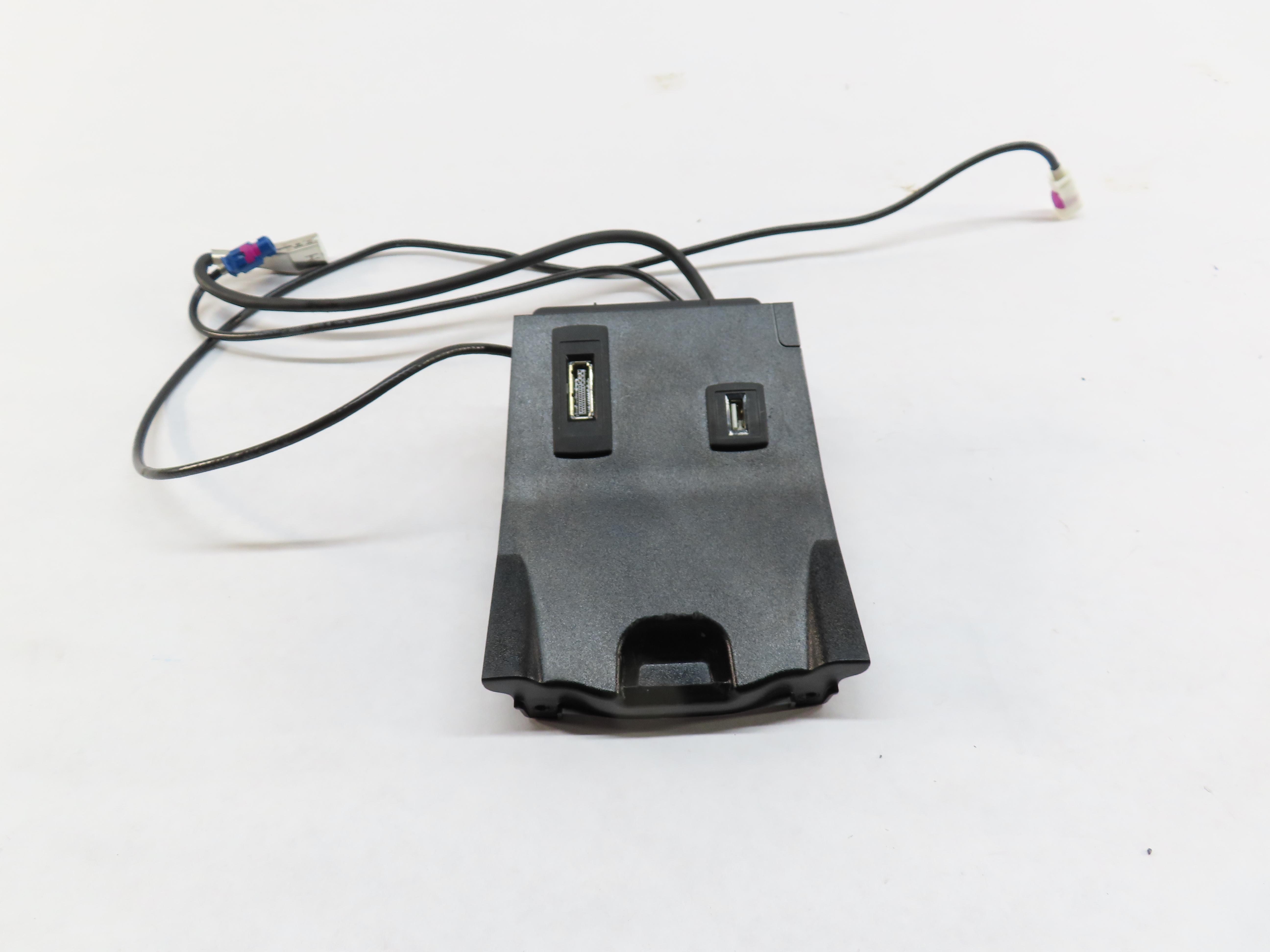 2014 MERCEDES CLA250 (C117) RADIO STEREO AUDIO MEDIA USB i-POD INTERFACE JACK — exact item pictured